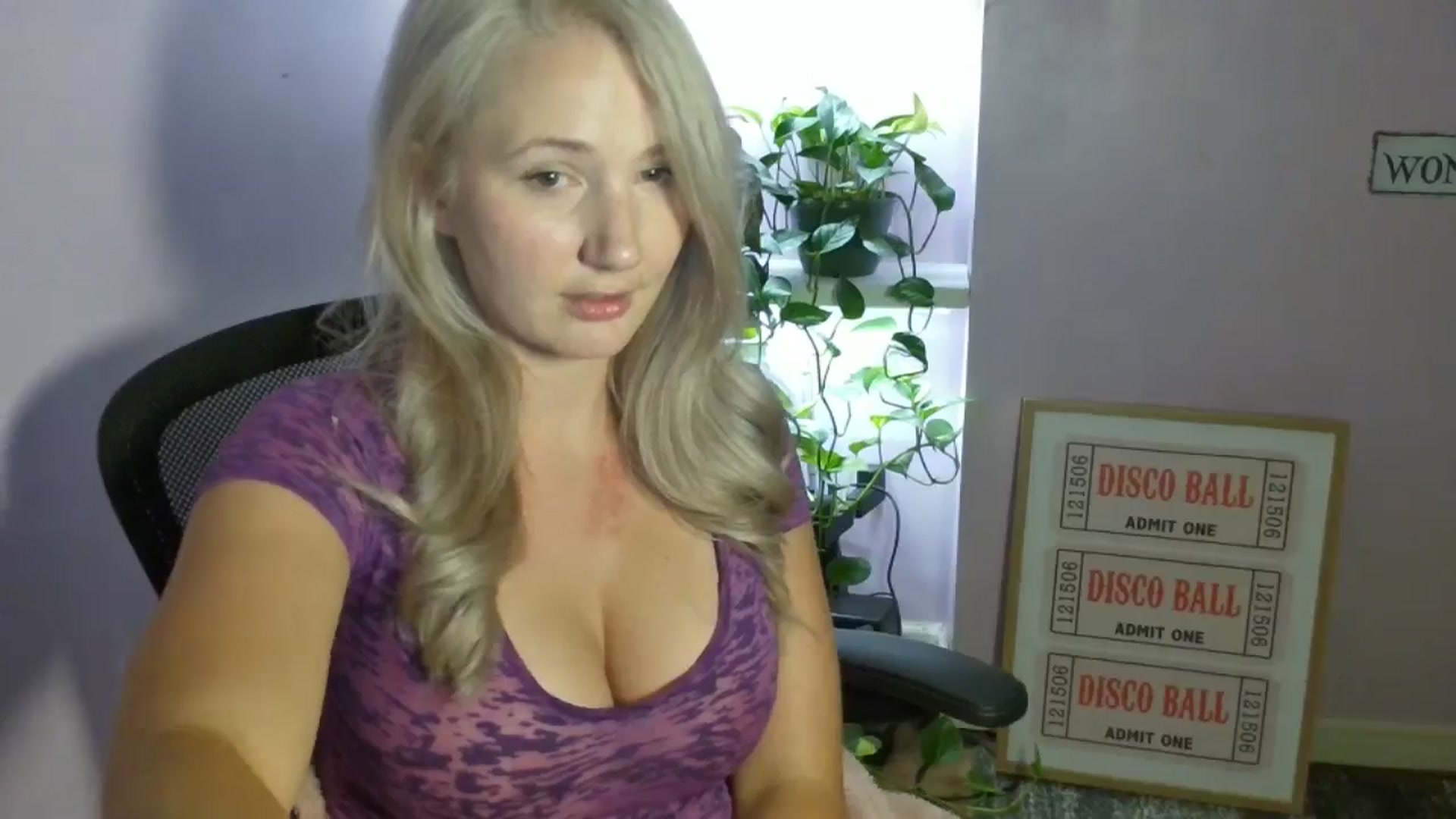 Gallery image thumbnail from EmmaHaze's myfreecams stream on, 08/31/2025, 06:17 image 7 of 20