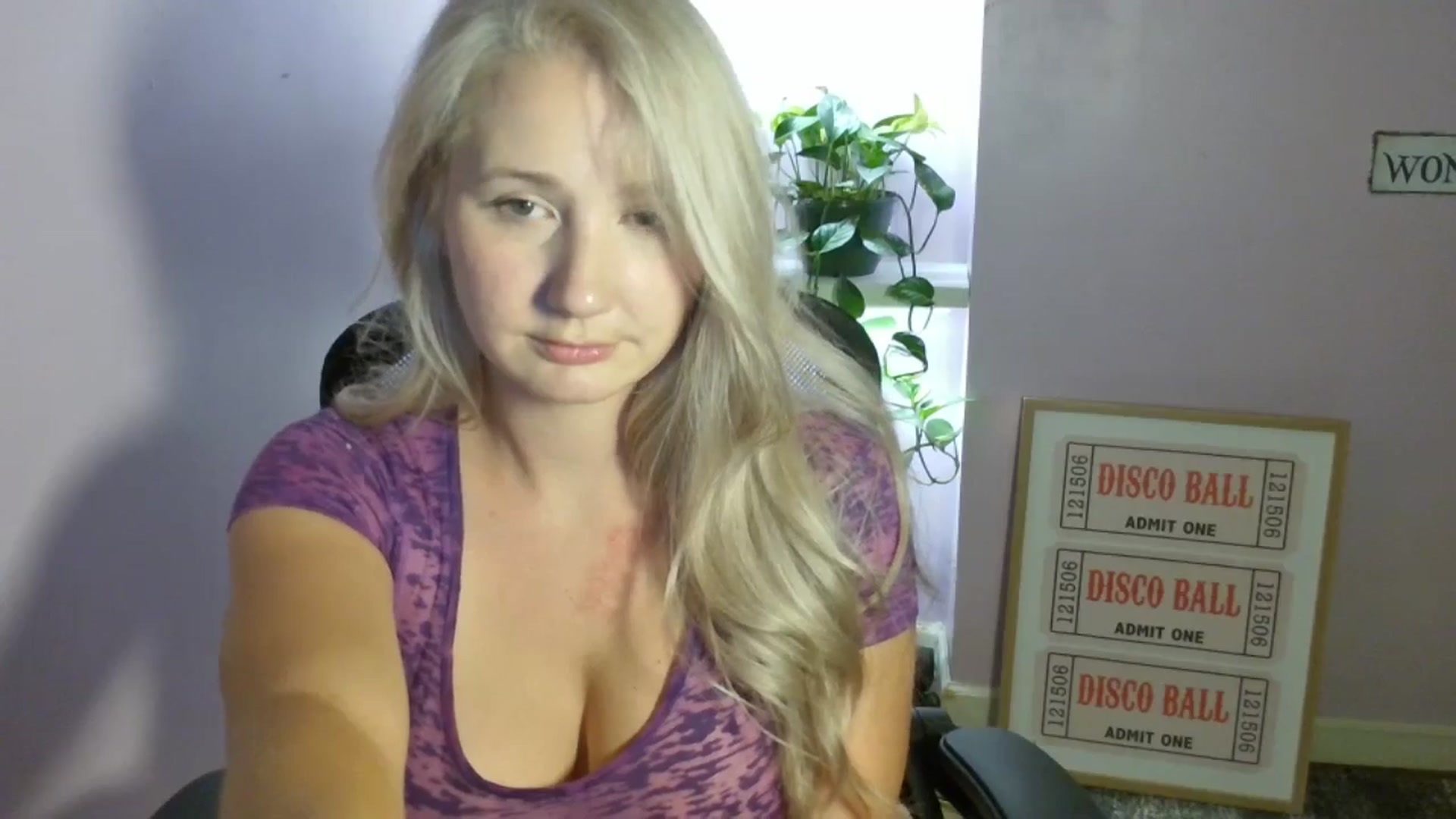 Gallery image thumbnail from EmmaHaze's myfreecams stream on, 08/31/2025, 06:17 image 10 of 20