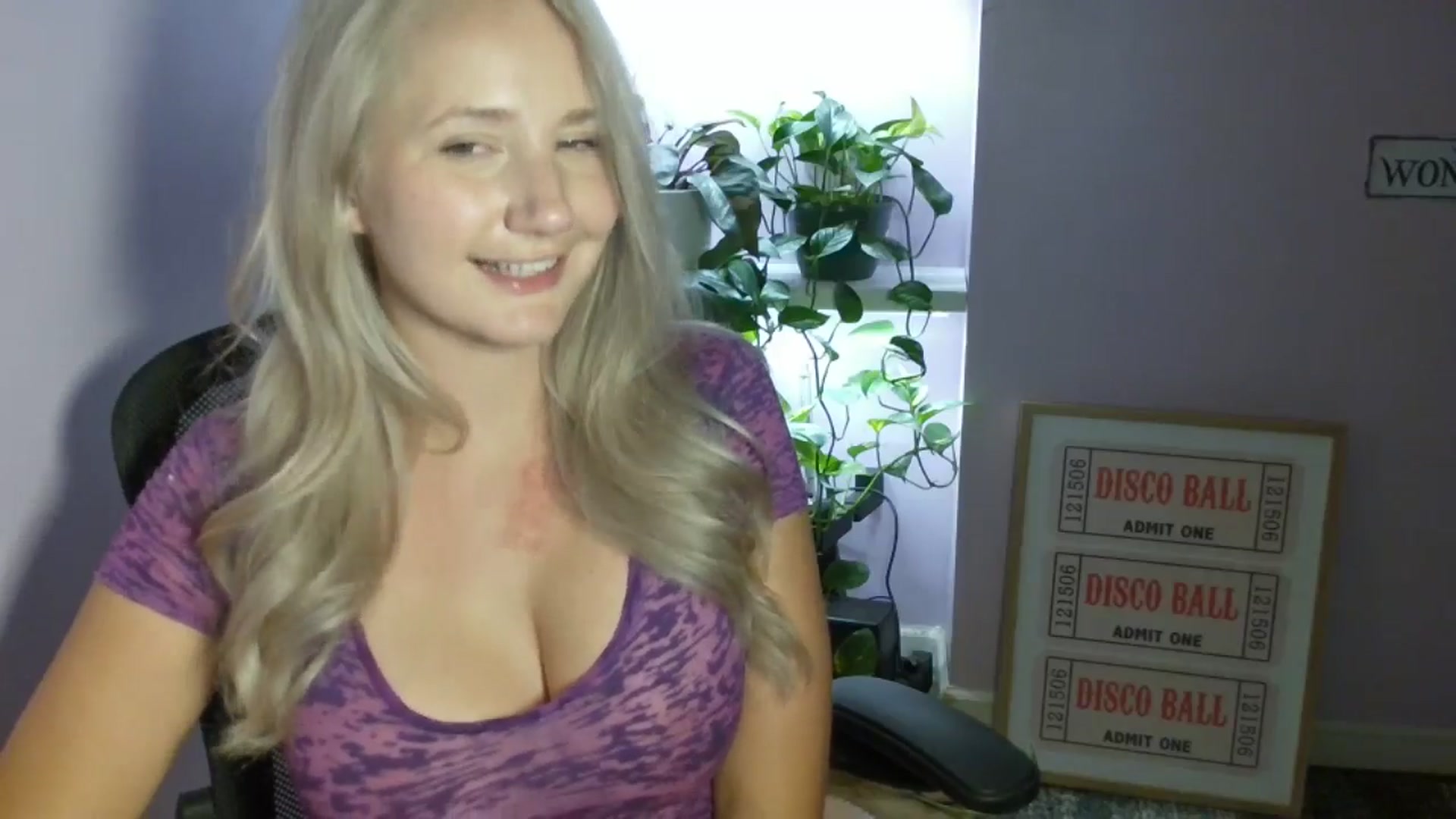 Gallery image thumbnail from EmmaHaze's myfreecams stream on, 08/31/2025, 06:17 image 18 of 20