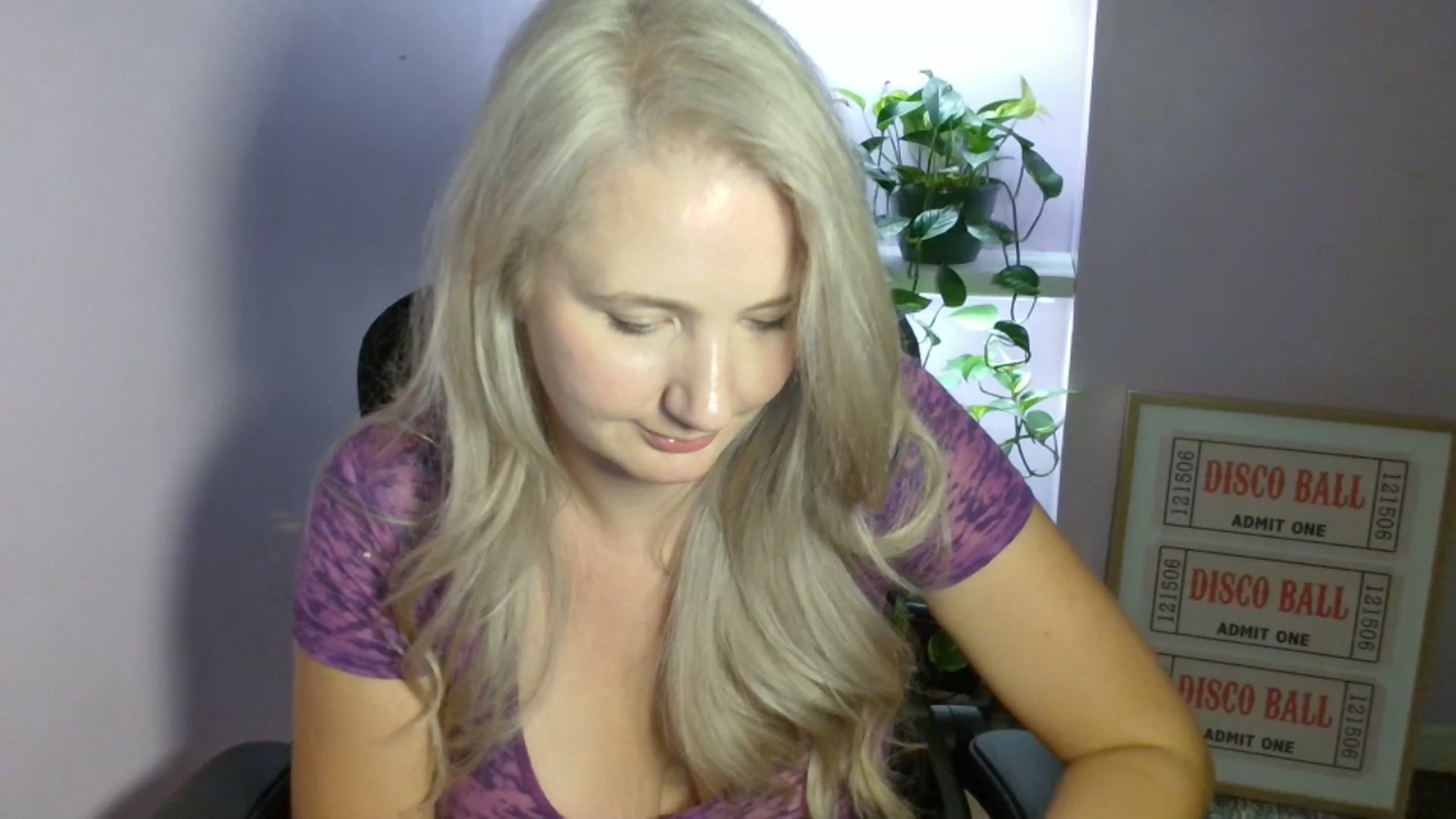 Gallery image thumbnail from EmmaHaze's myfreecams stream on, 08/31/2025, 08:27 image 10 of 20