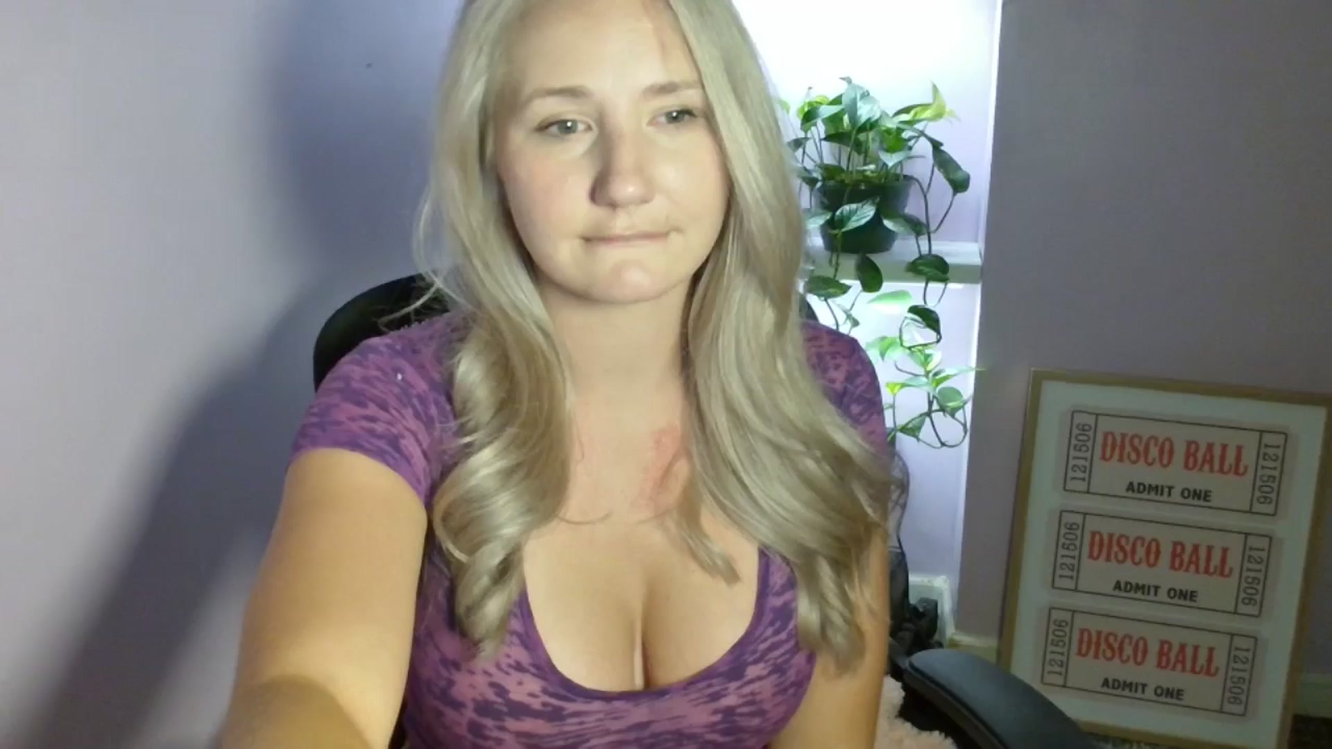 Gallery image thumbnail from EmmaHaze's myfreecams stream on, 08/31/2025, 08:27 image 1 of 20