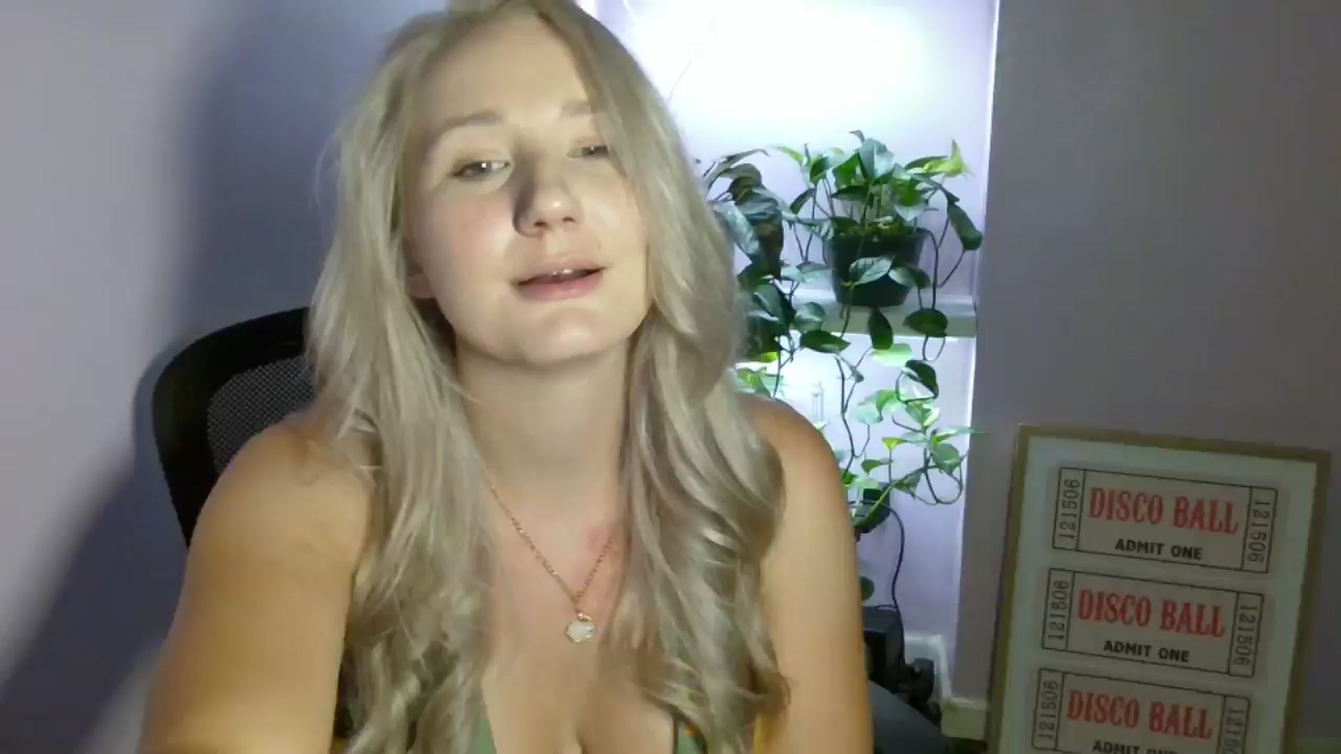 Gallery image thumbnail from EmmaHaze's myfreecams stream on, 09/01/2025, 06:05 image 1 of 20