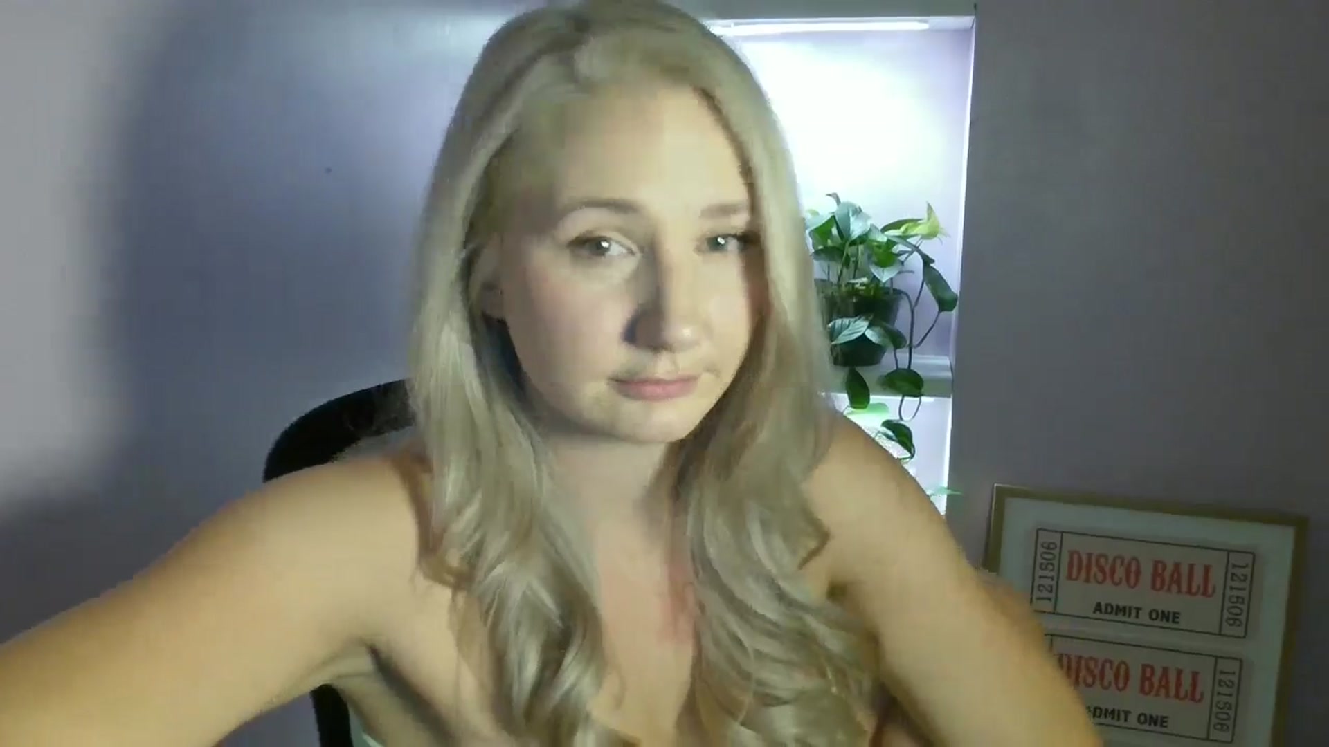 Gallery image thumbnail from EmmaHaze's myfreecams stream on, 09/02/2025, 03:45 image 12 of 20