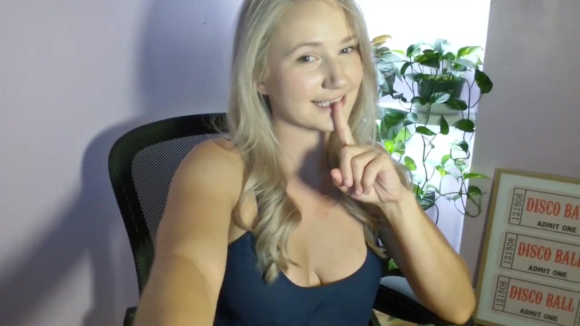 Gallery image thumbnail from EmmaHaze's myfreecams stream on, 09/03/2025, 05:08 image 12 of 20