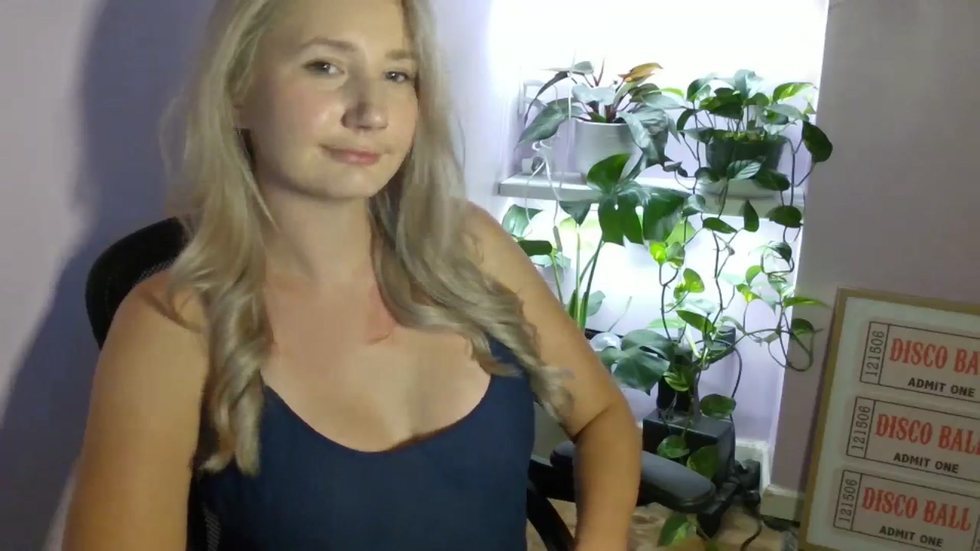 Gallery image thumbnail from EmmaHaze's myfreecams stream on, 09/03/2025, 05:08 image 11 of 20