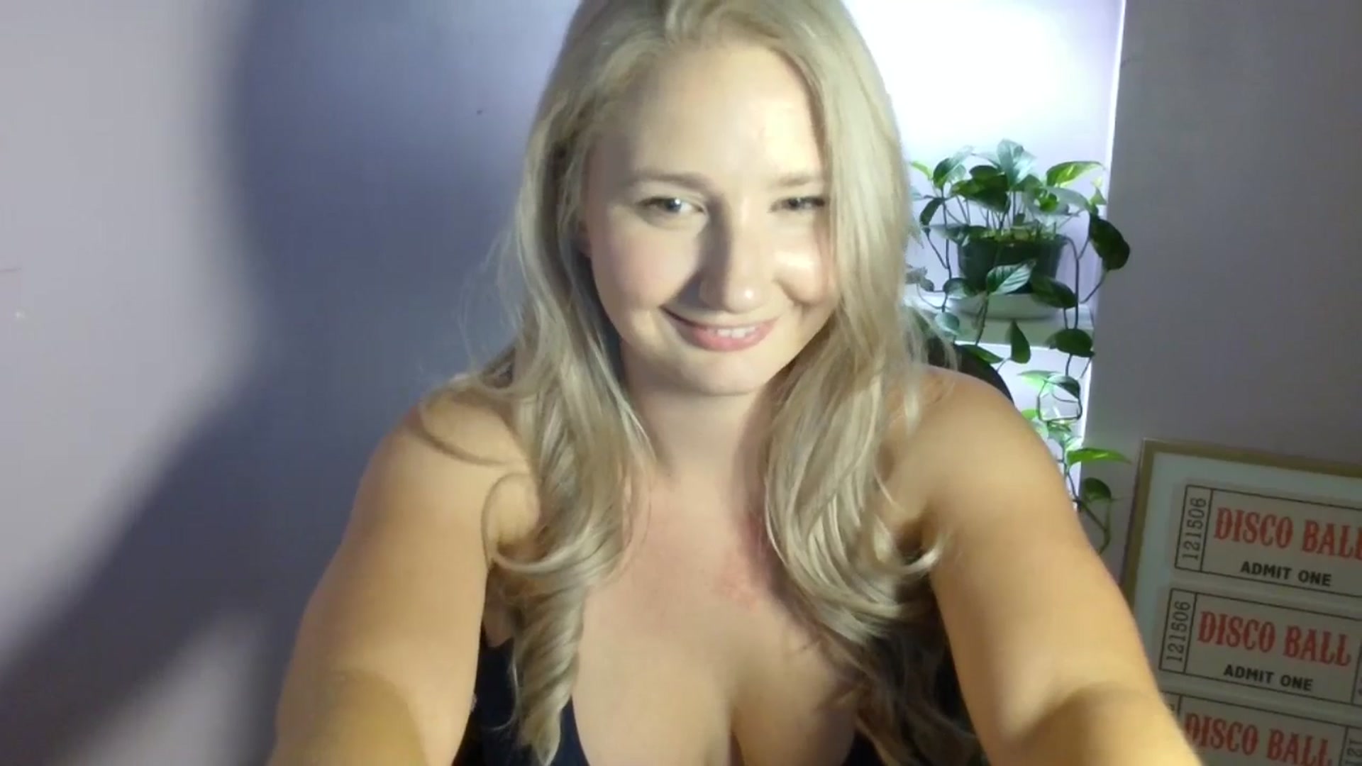 Gallery image thumbnail from EmmaHaze's myfreecams stream on, 09/03/2025, 06:03 image 10 of 20