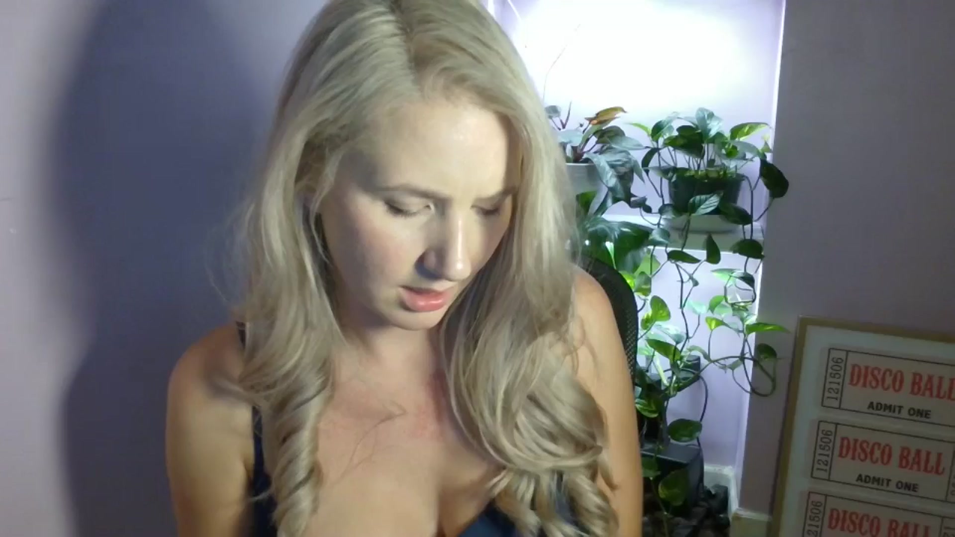 Gallery image thumbnail from EmmaHaze's myfreecams stream on, 09/03/2025, 06:03 image 1 of 20