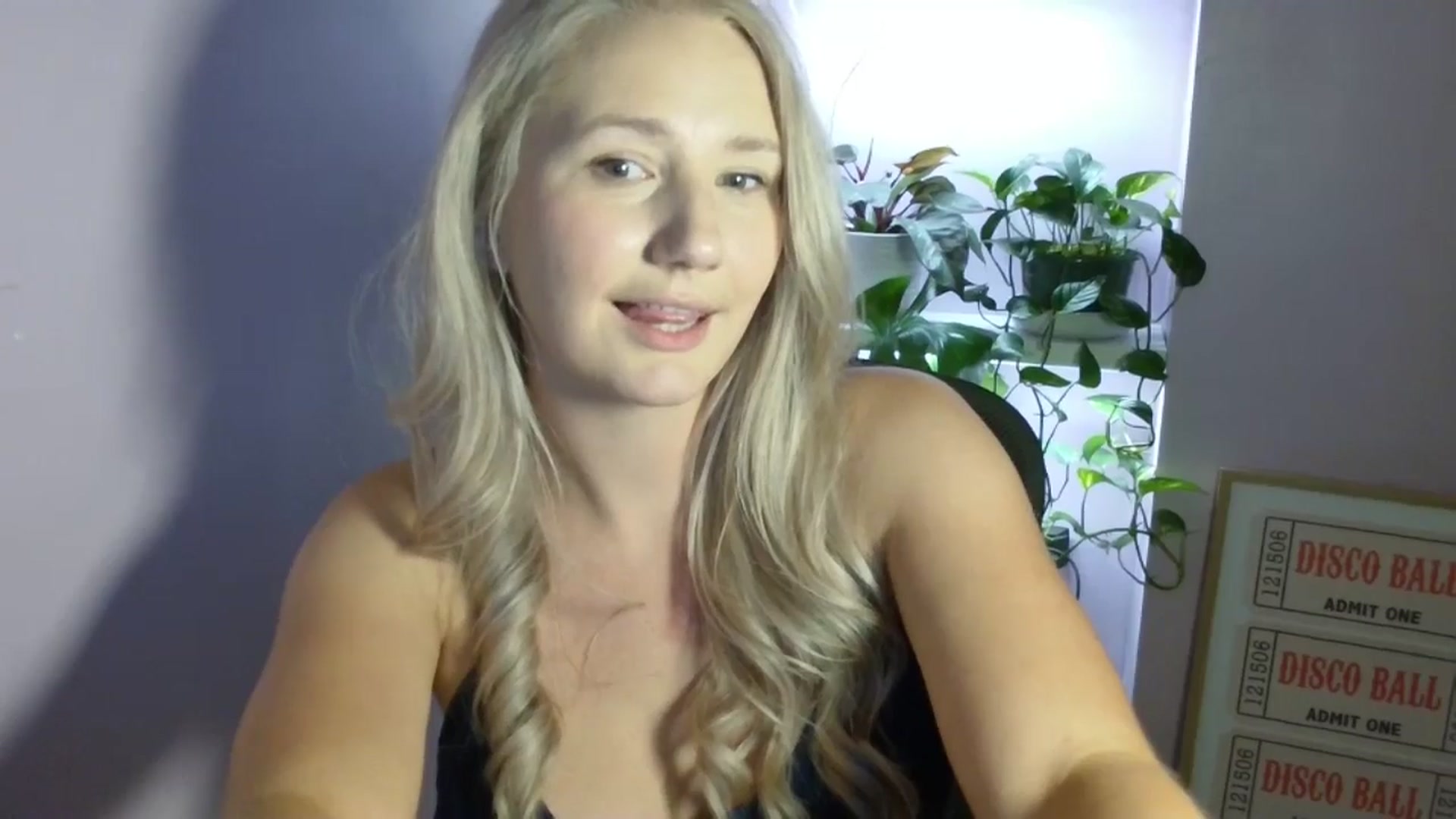 Gallery image thumbnail from EmmaHaze's myfreecams stream on, 09/03/2025, 06:03 image 4 of 20