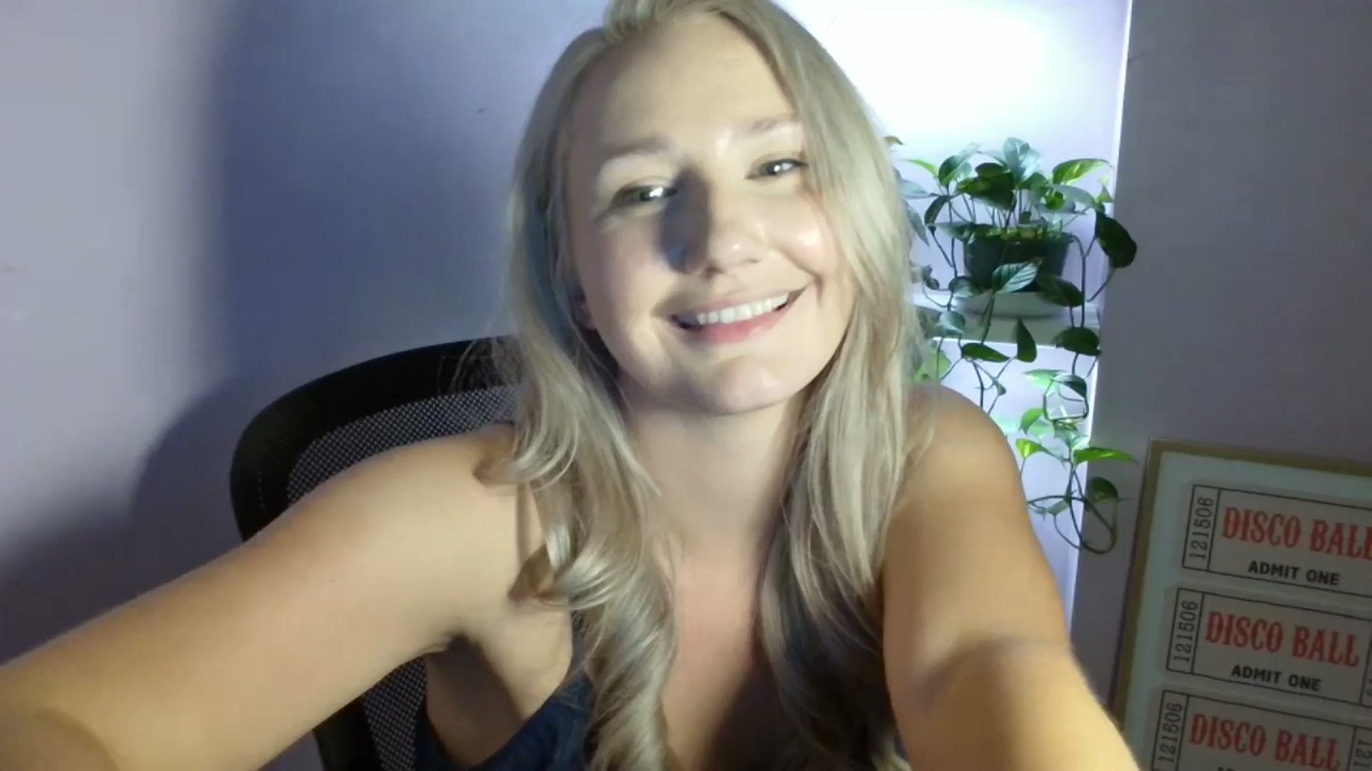 Gallery image thumbnail from EmmaHaze's myfreecams stream on, 09/03/2025, 06:03 image 7 of 20
