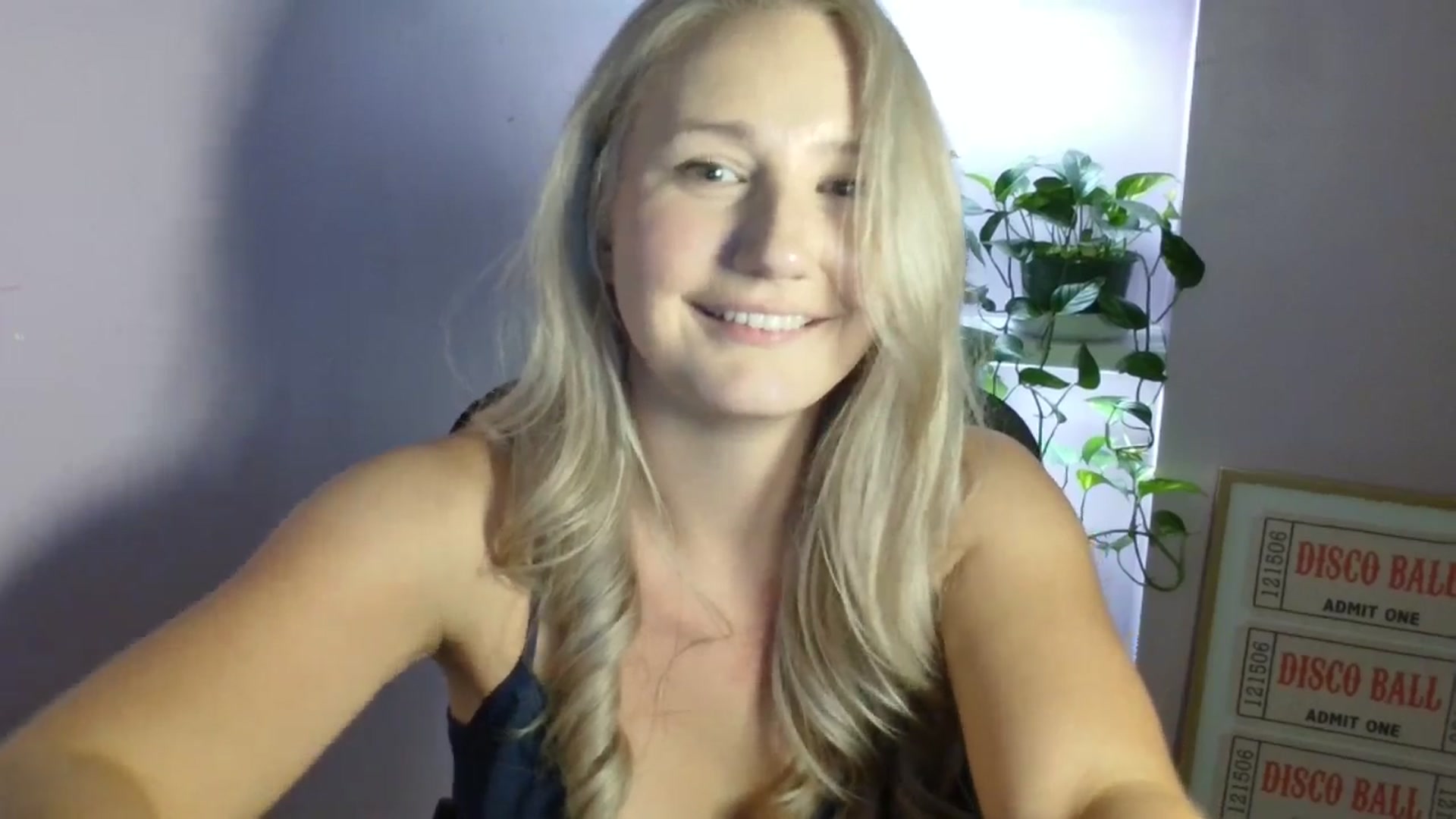 Gallery image thumbnail from EmmaHaze's myfreecams stream on, 09/03/2025, 06:03 image 2 of 20