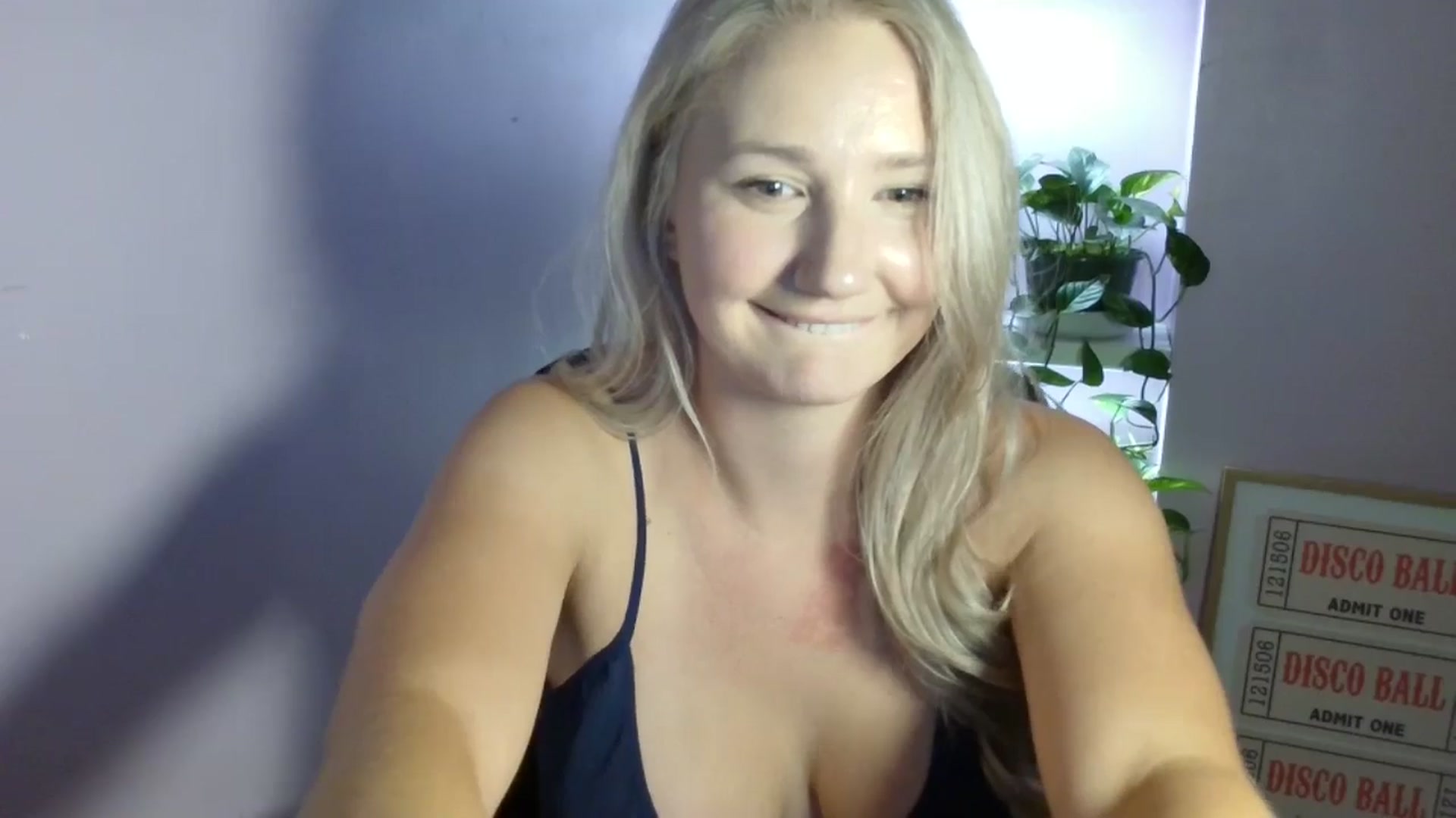 Gallery image thumbnail from EmmaHaze's myfreecams stream on, 09/03/2025, 06:03 image 15 of 20