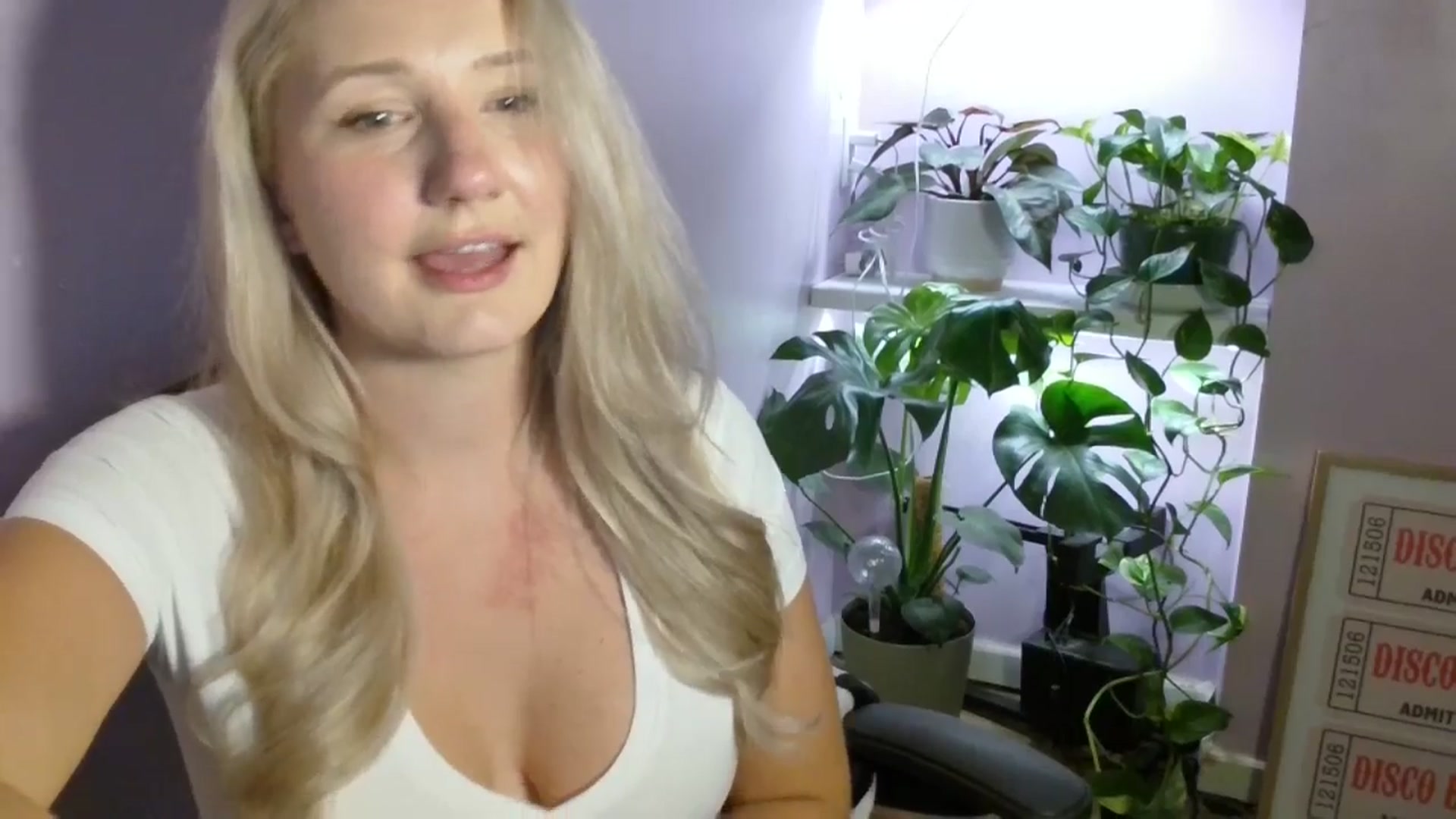 Gallery image thumbnail from EmmaHaze's myfreecams stream on, 09/13/2025, 04:33 image 5 of 20