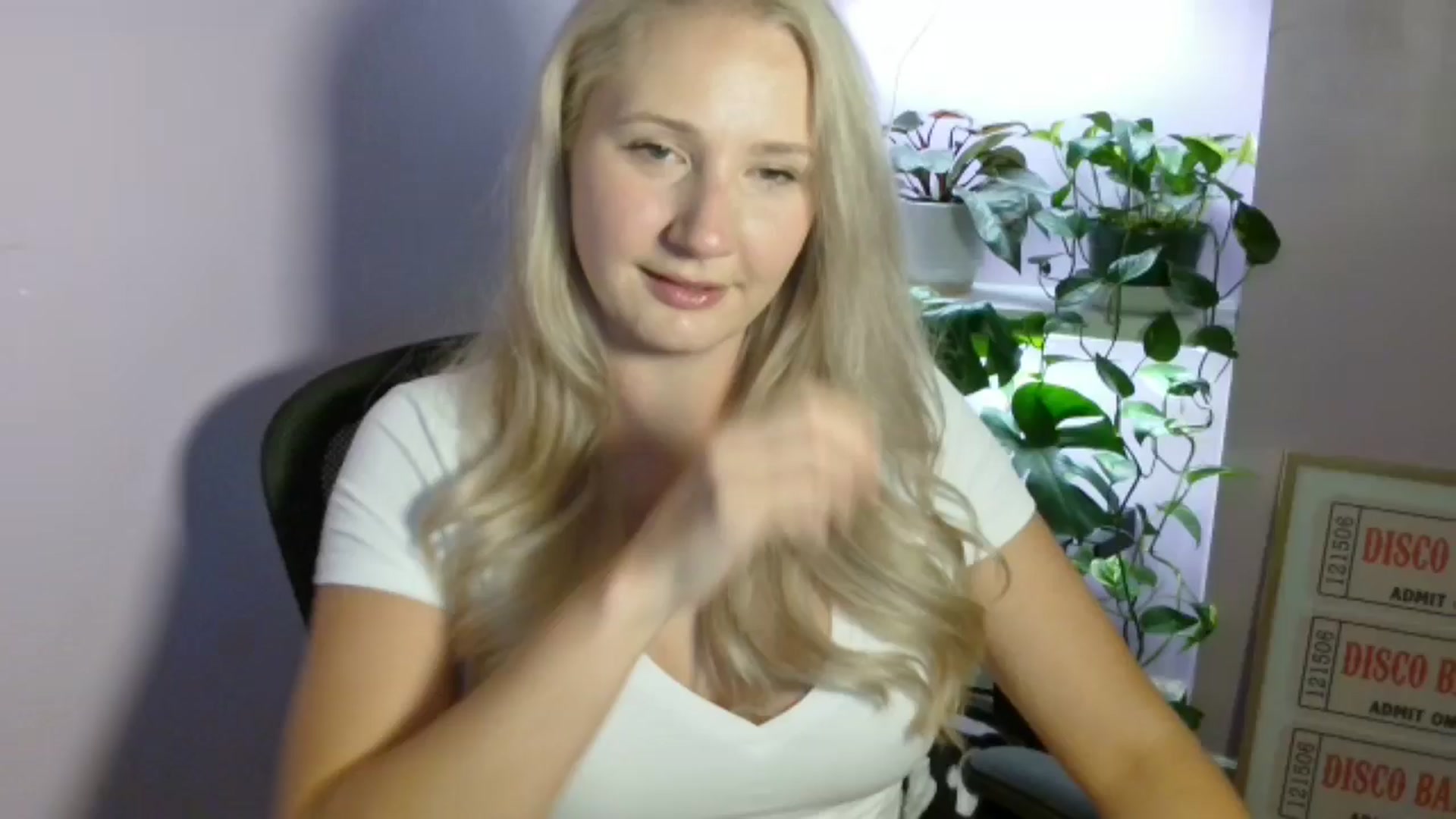 Gallery image thumbnail from EmmaHaze's myfreecams stream on, 09/13/2025, 04:33 image 20 of 20
