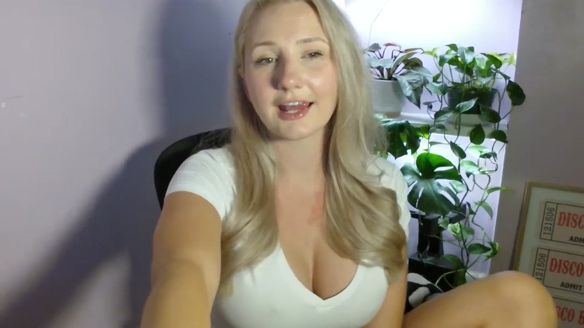 Gallery image thumbnail from EmmaHaze's myfreecams stream on, 09/13/2025, 04:33 image 10 of 20