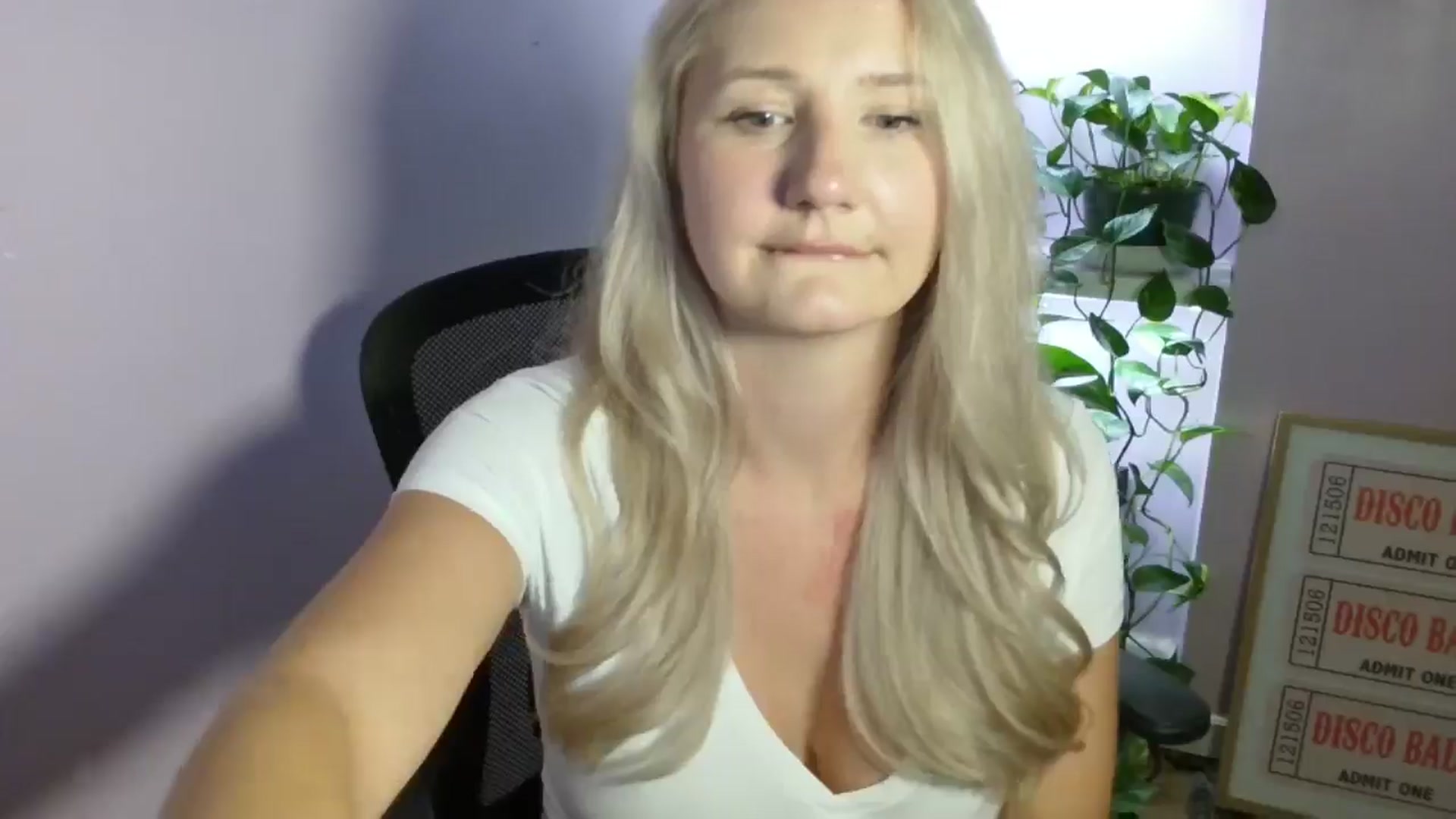 Gallery image thumbnail from EmmaHaze's myfreecams stream on, 09/13/2025, 05:08 image 13 of 20