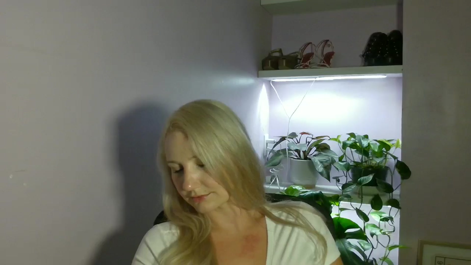 Gallery image thumbnail from EmmaHaze's myfreecams stream on, 09/13/2025, 05:08 image 17 of 20