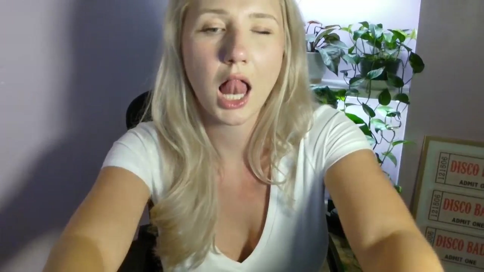 Gallery image thumbnail from EmmaHaze's myfreecams stream on, 09/13/2025, 05:08 image 4 of 20