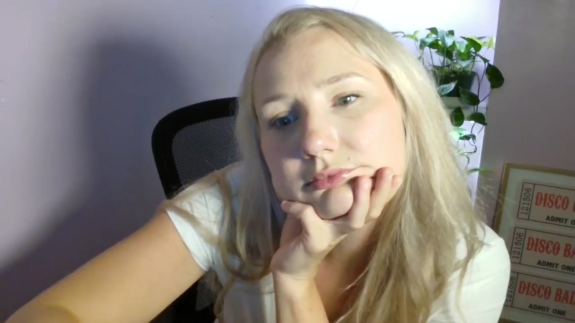 Gallery image thumbnail from EmmaHaze's myfreecams stream on, 09/13/2025, 05:08 image 6 of 20