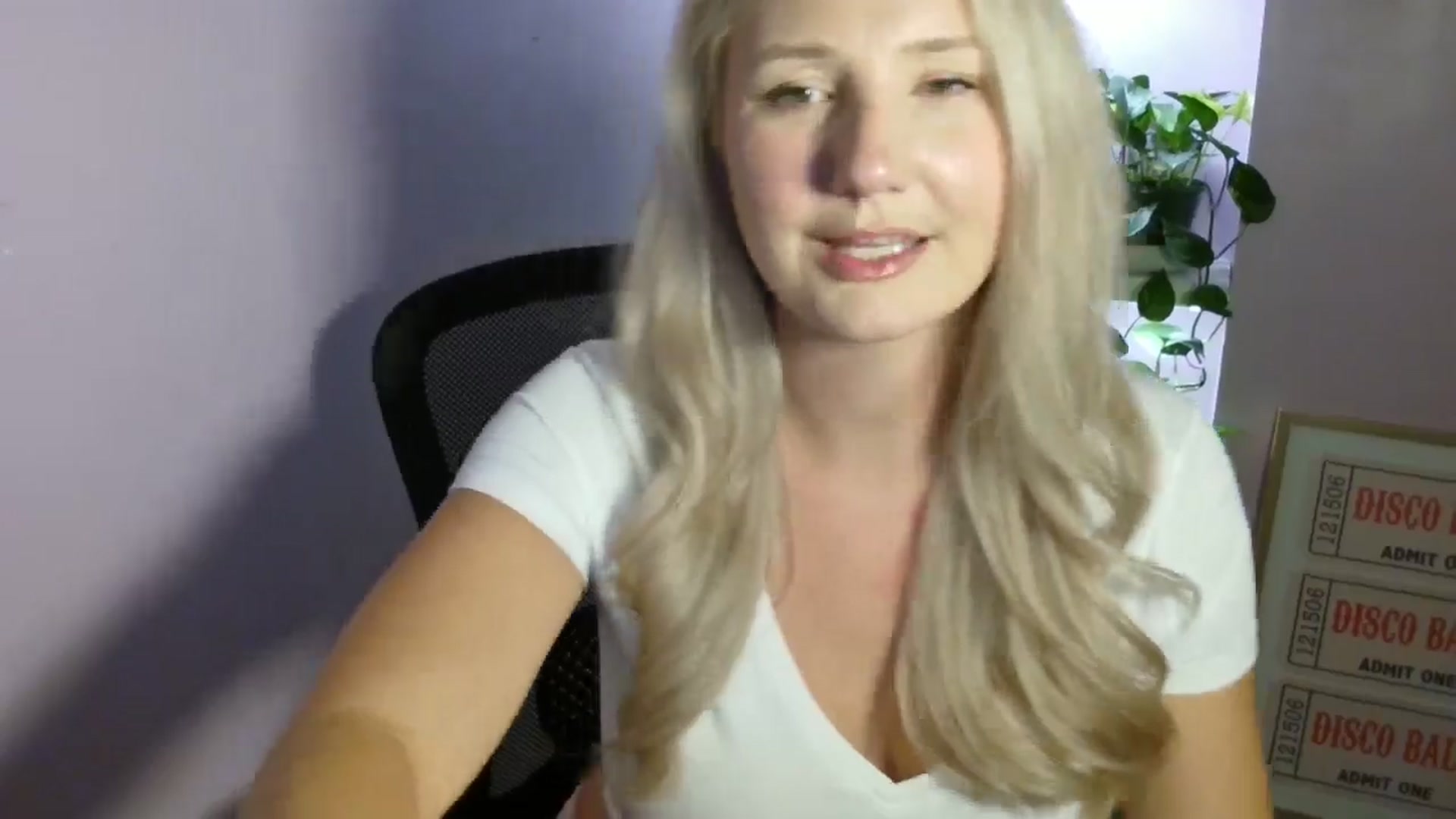 Gallery image thumbnail from EmmaHaze's myfreecams stream on, 09/13/2025, 05:08 image 11 of 20