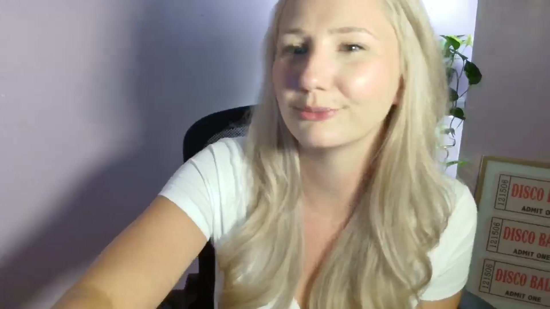Gallery image thumbnail from EmmaHaze's myfreecams stream on, 09/13/2025, 05:08 image 14 of 20