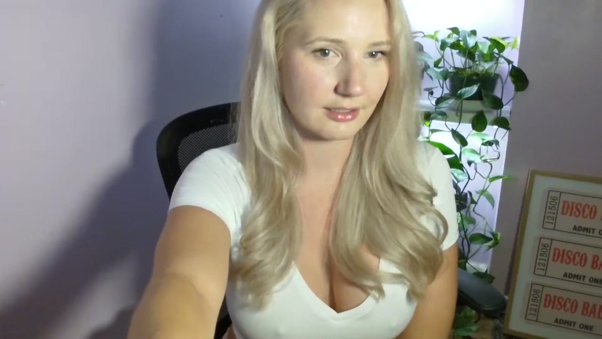 Gallery image thumbnail from EmmaHaze's myfreecams stream on, 09/13/2025, 05:08 image 8 of 20