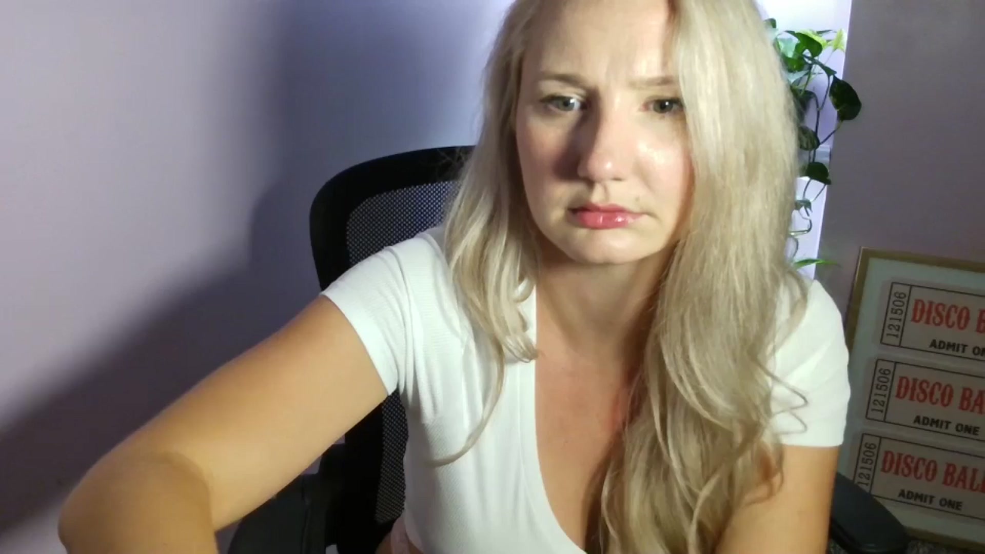 Gallery image thumbnail from EmmaHaze's myfreecams stream on, 09/13/2025, 06:07 image 7 of 20