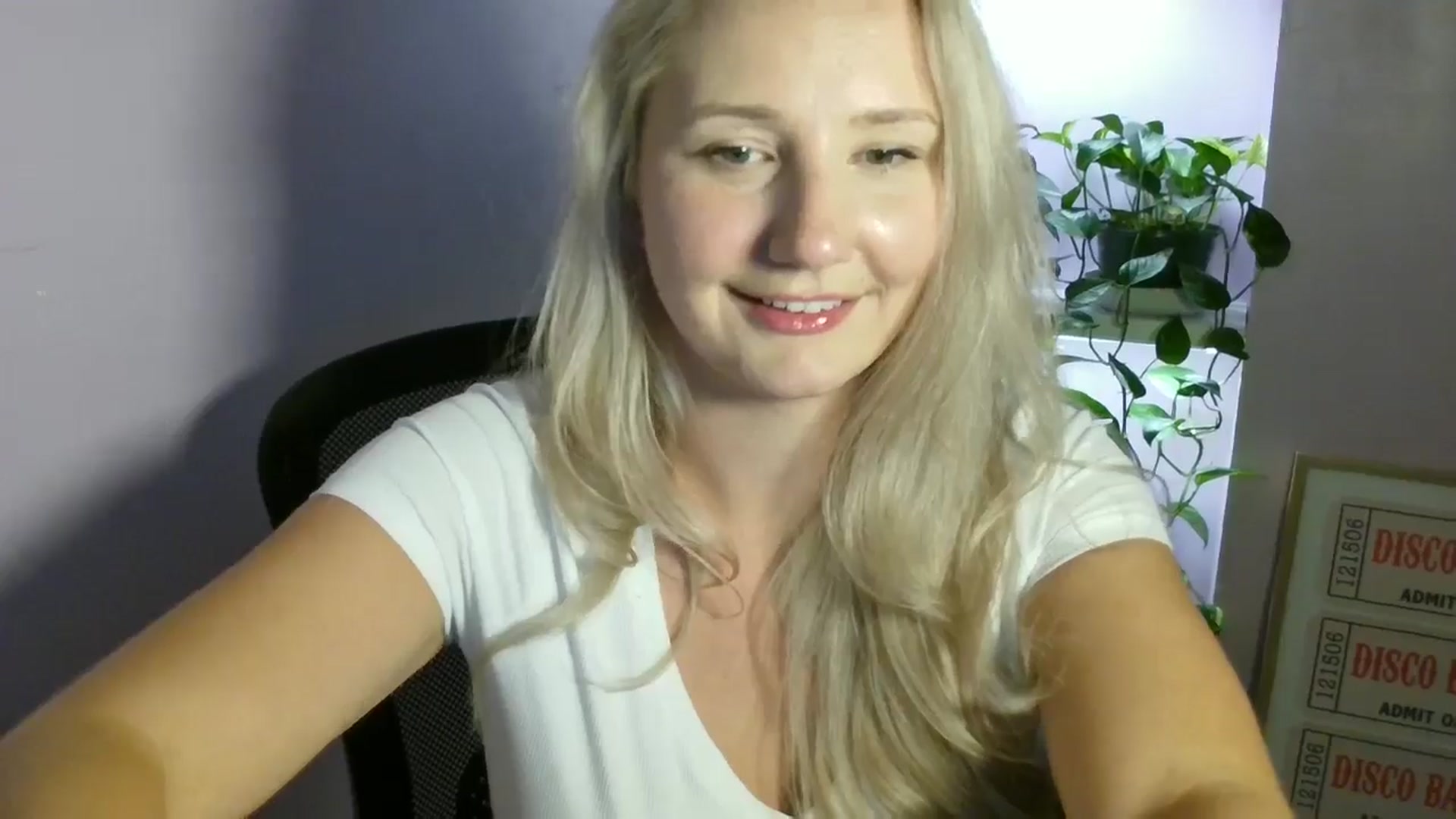 Gallery image thumbnail from EmmaHaze's myfreecams stream on, 09/13/2025, 06:07 image 18 of 20