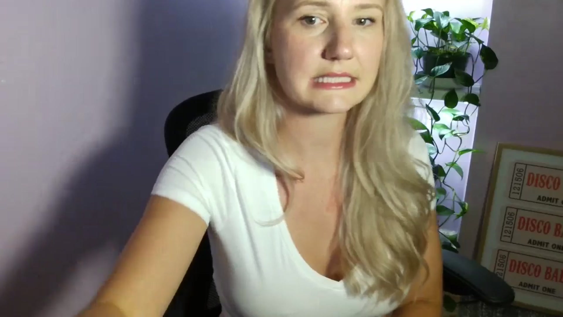 Gallery image thumbnail from EmmaHaze's myfreecams stream on, 09/13/2025, 06:07 image 11 of 20