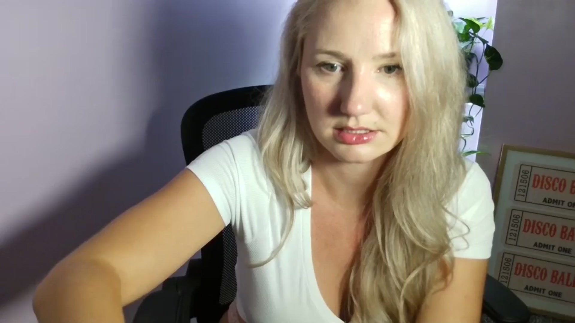 Gallery image thumbnail from EmmaHaze's myfreecams stream on, 09/13/2025, 06:07 image 6 of 20
