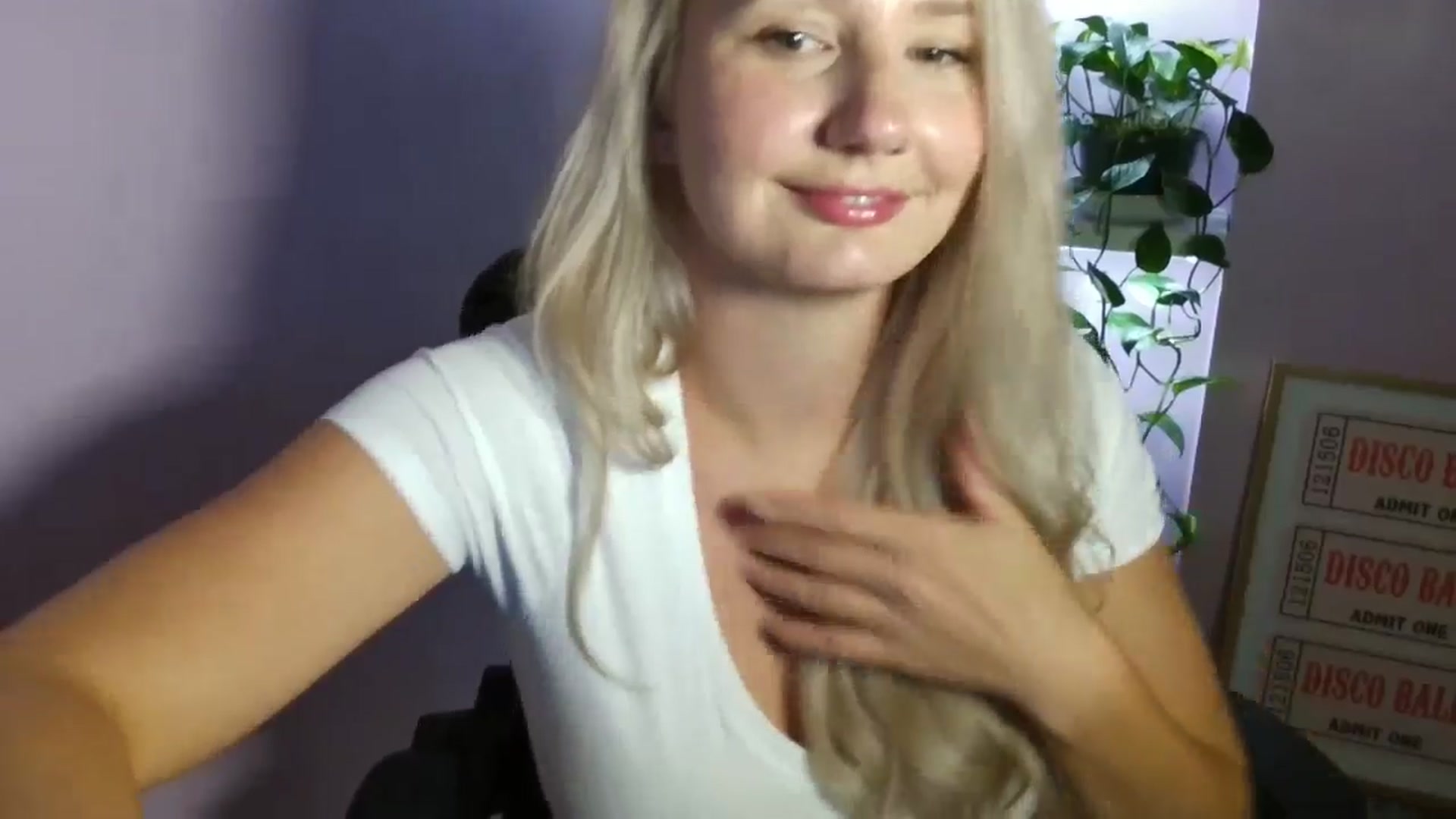 Gallery image thumbnail from EmmaHaze's myfreecams stream on, 09/13/2025, 06:07 image 5 of 20