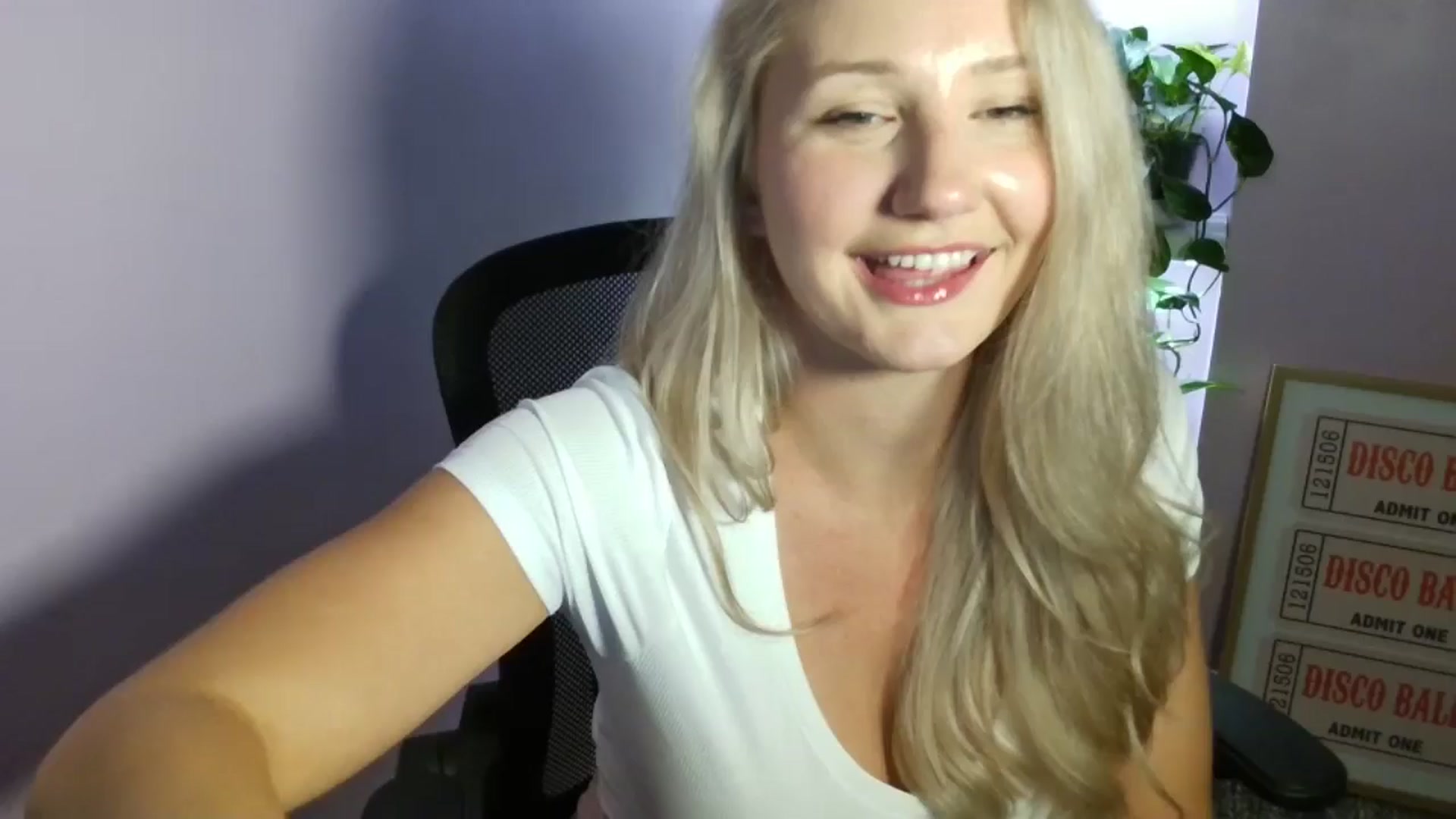 Gallery image thumbnail from EmmaHaze's myfreecams stream on, 09/13/2025, 06:07 image 1 of 20