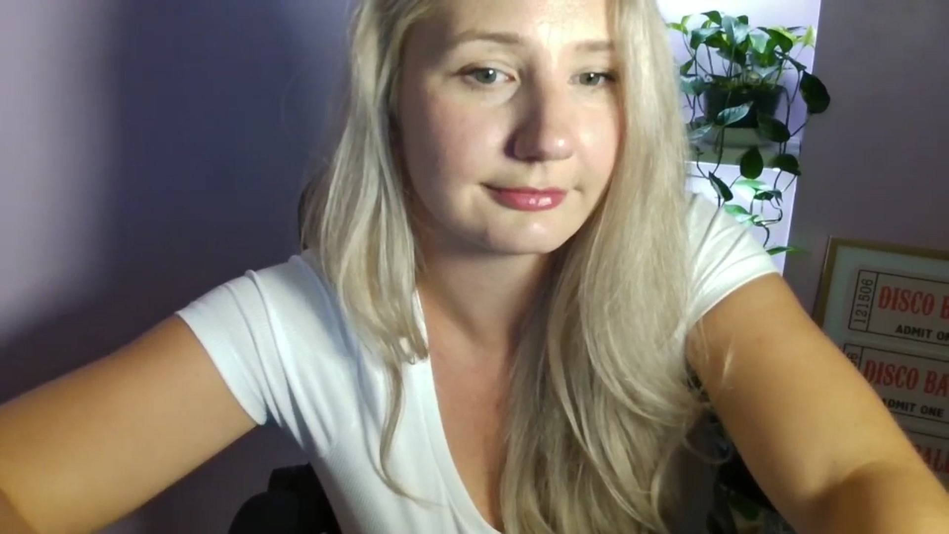 Gallery image thumbnail from EmmaHaze's myfreecams stream on, 09/13/2025, 06:07 image 4 of 20