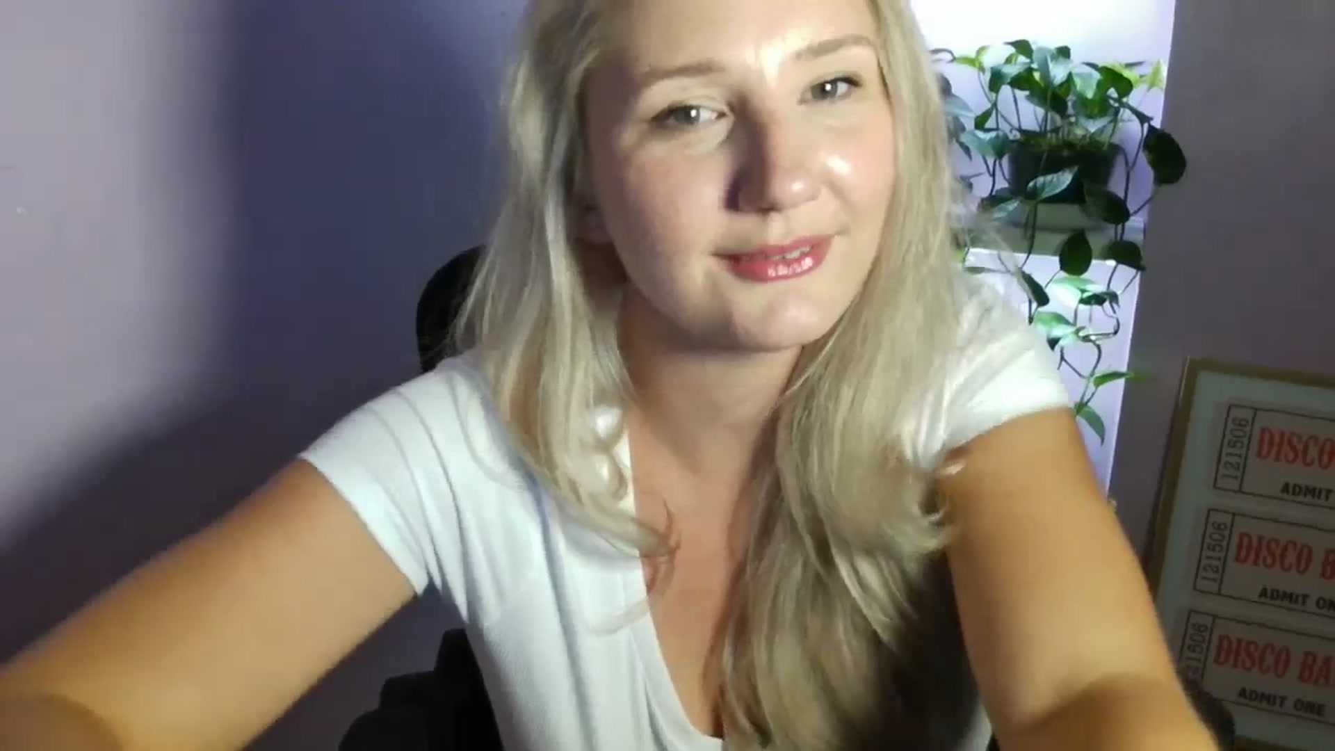 Gallery image thumbnail from EmmaHaze's myfreecams stream on, 09/13/2025, 06:07 image 13 of 20