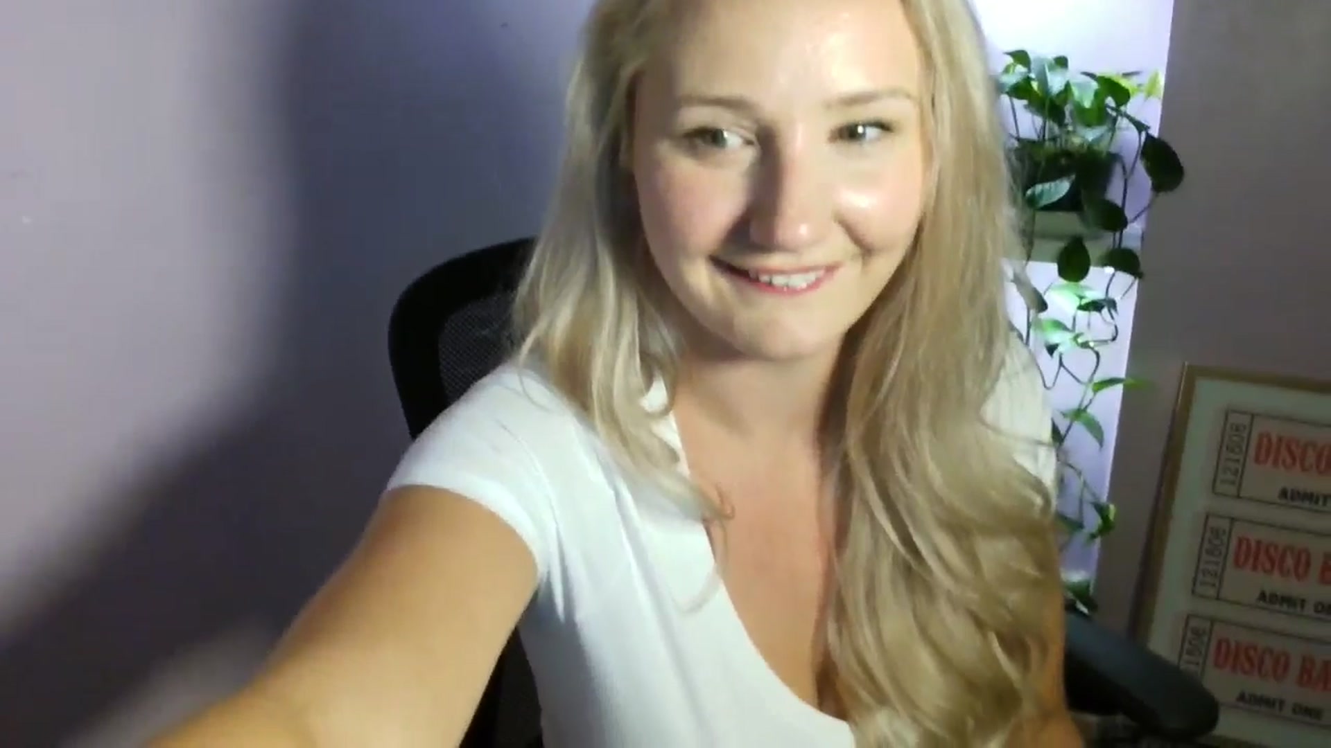 Gallery image thumbnail from EmmaHaze's myfreecams stream on, 09/13/2025, 06:07 image 12 of 20