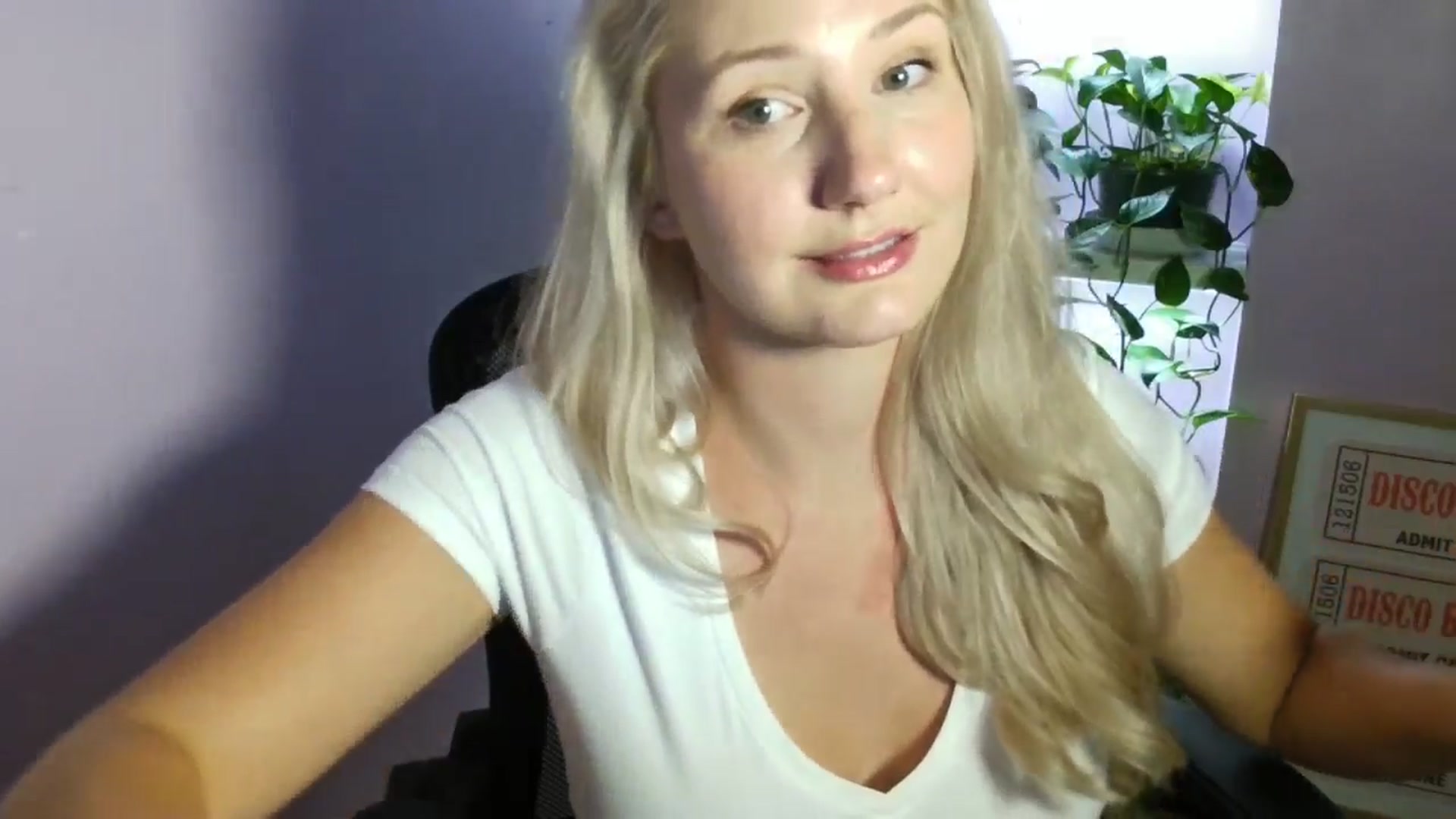 Gallery image thumbnail from EmmaHaze's myfreecams stream on, 09/13/2025, 06:07 image 14 of 20