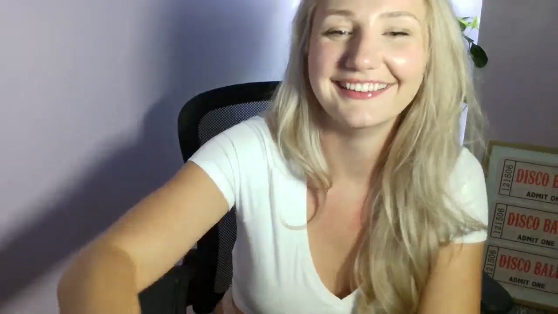 Gallery image thumbnail from EmmaHaze's myfreecams stream on, 09/13/2025, 06:07 image 9 of 20