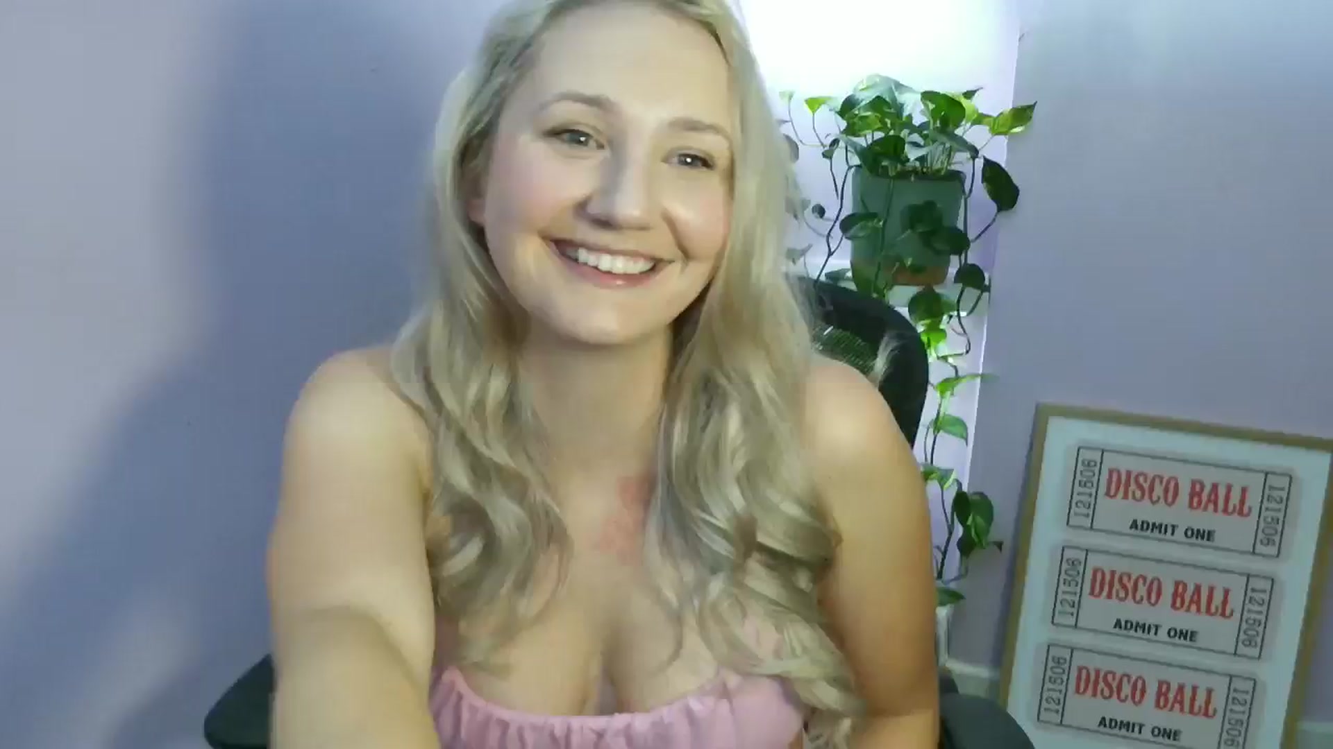 Gallery image thumbnail from EmmaHaze's myfreecams stream on, 10/06/2025, 04:05 image 10 of 20