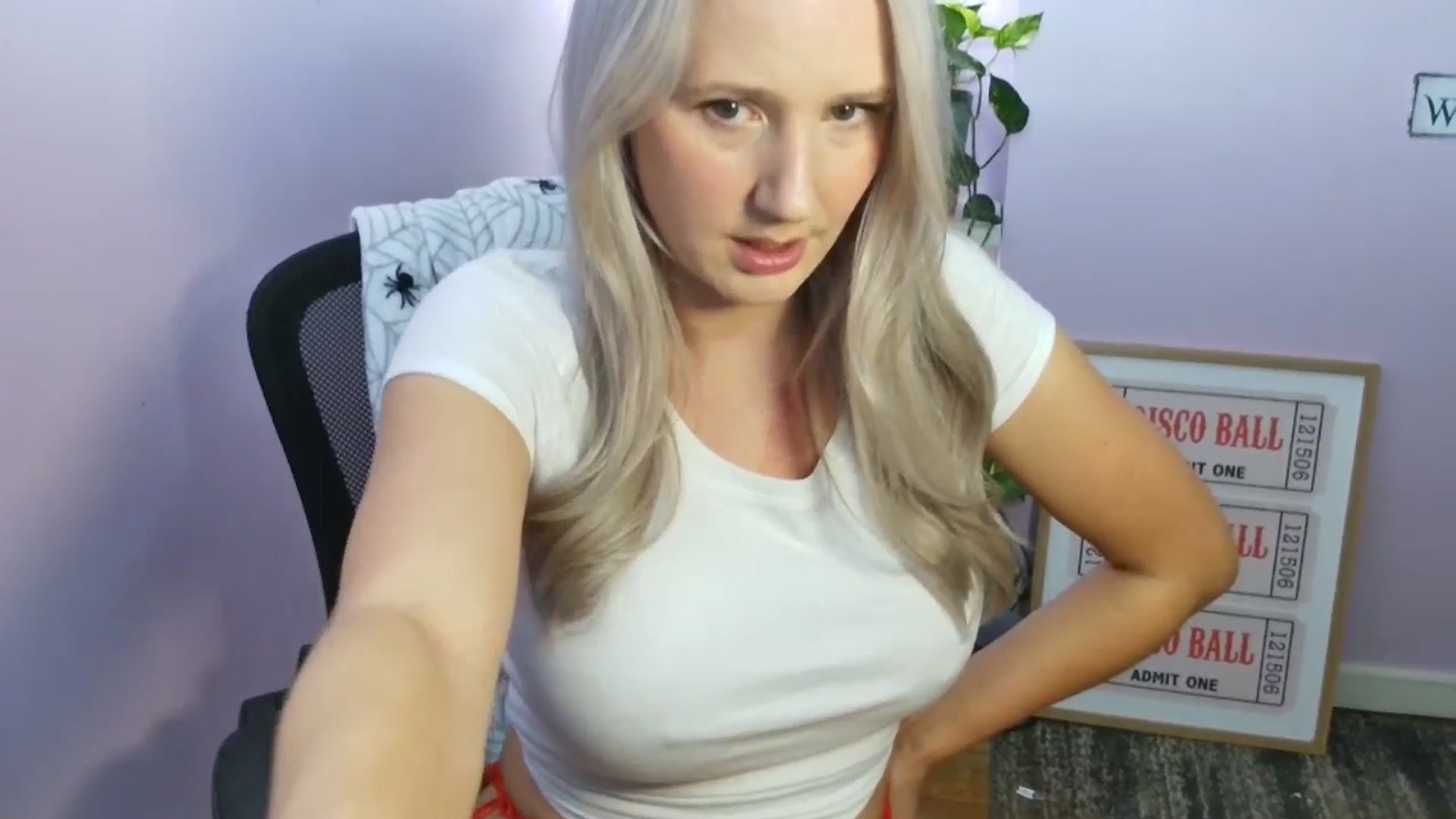 Gallery image thumbnail from EmmaHaze's myfreecams stream on, 10/10/2025, 03:20 image 7 of 20