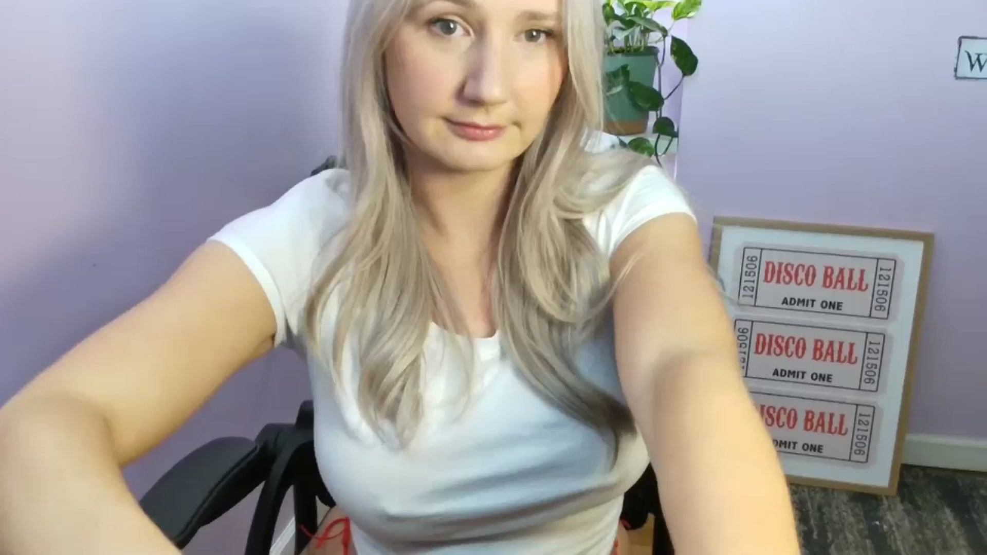 Gallery image thumbnail from EmmaHaze's myfreecams stream on, 10/10/2025, 03:20 image 11 of 20