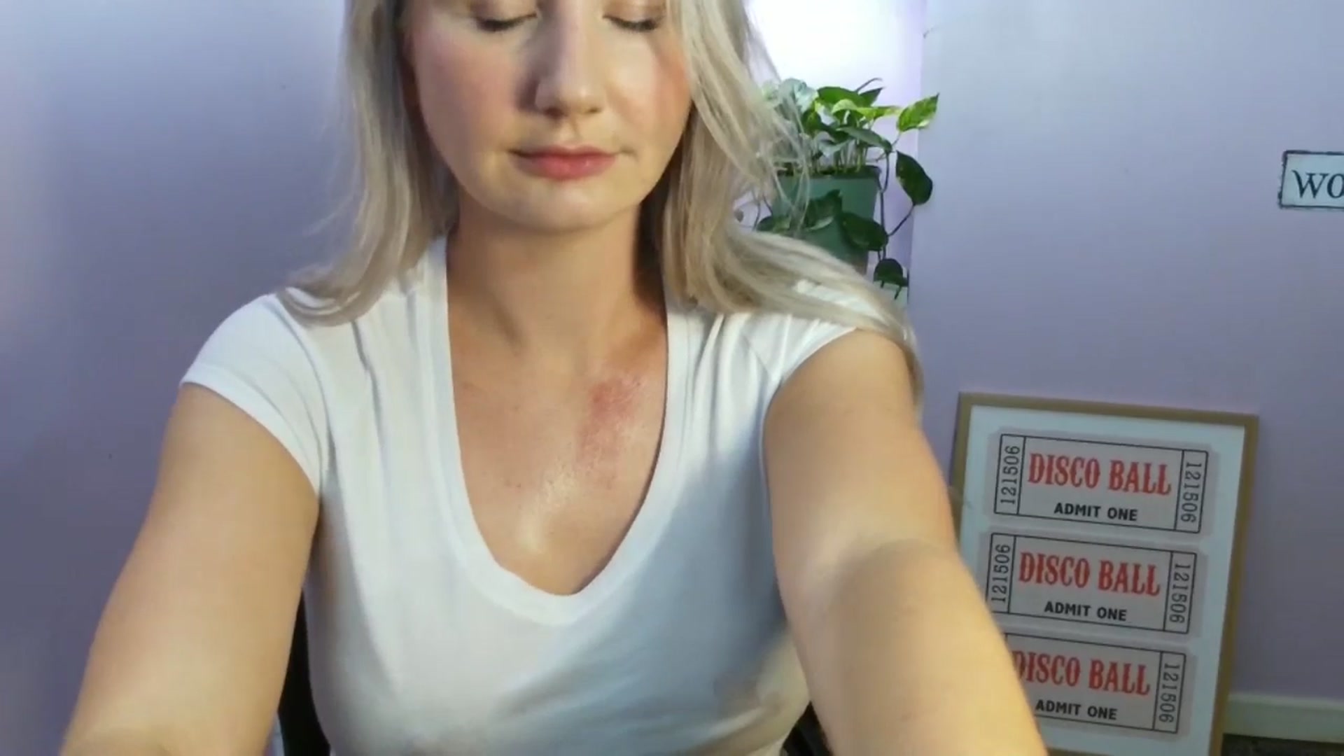 Gallery image thumbnail from EmmaHaze's myfreecams stream on, 10/10/2025, 03:20 image 20 of 20