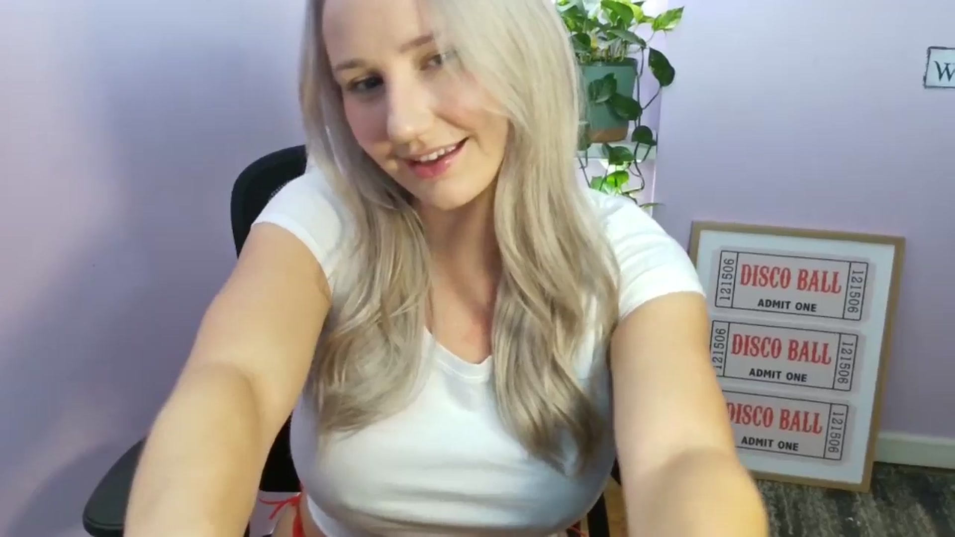 Gallery image thumbnail from EmmaHaze's myfreecams stream on, 10/10/2025, 03:20 image 8 of 20