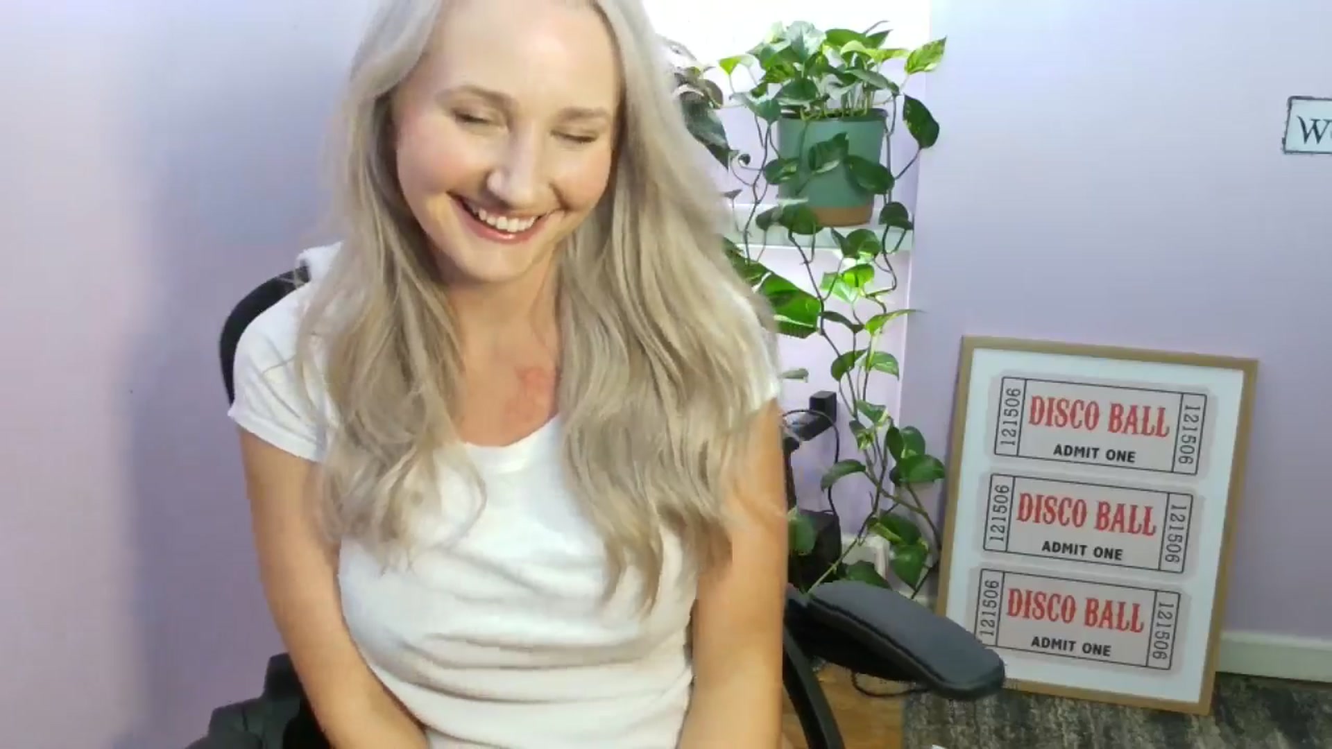 Gallery image thumbnail from EmmaHaze's myfreecams stream on, 10/10/2025, 03:20 image 14 of 20