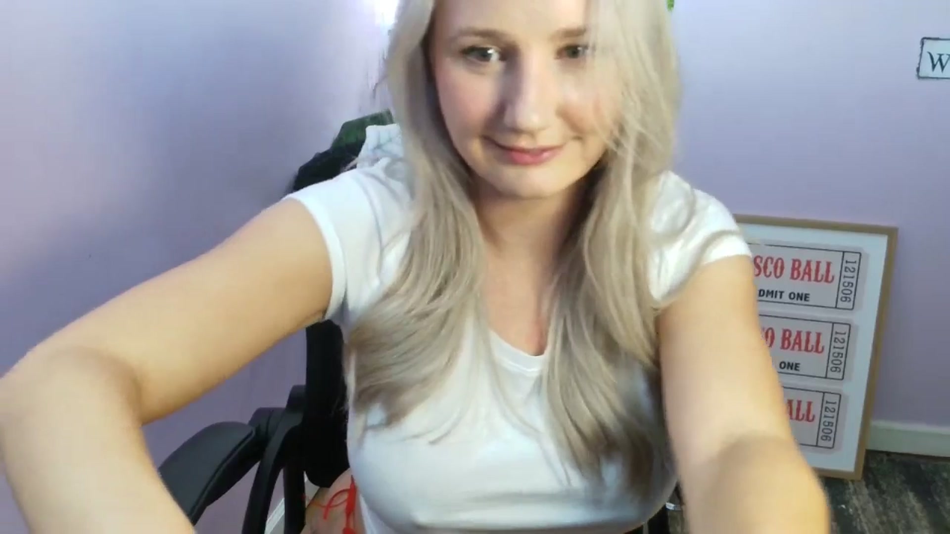 Gallery image thumbnail from EmmaHaze's myfreecams stream on, 10/10/2025, 03:20 image 12 of 20