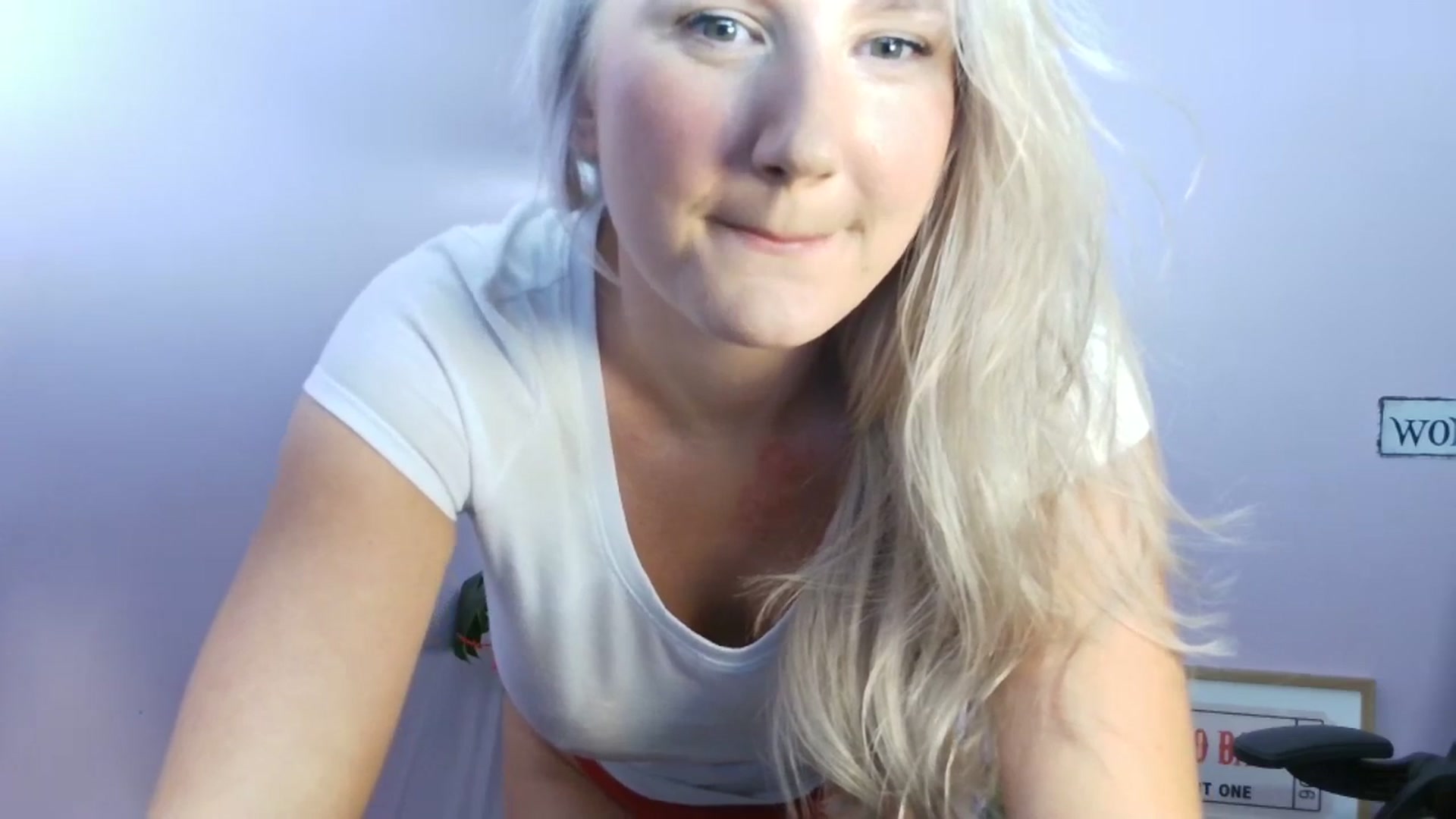 Gallery image thumbnail from EmmaHaze's myfreecams stream on, 10/10/2025, 03:20 image 17 of 20
