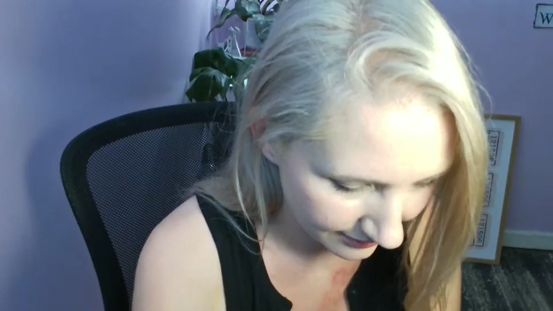 Gallery image thumbnail from EmmaHaze's myfreecams stream on, 10/17/2025, 04:45 image 14 of 20