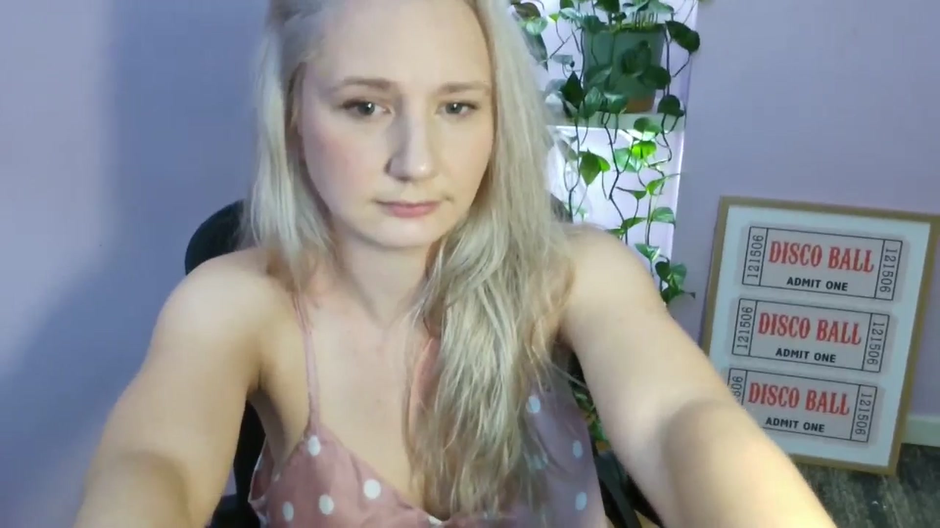 Gallery image thumbnail from EmmaHaze's myfreecams stream on, 10/21/2025, 06:38 image 17 of 20