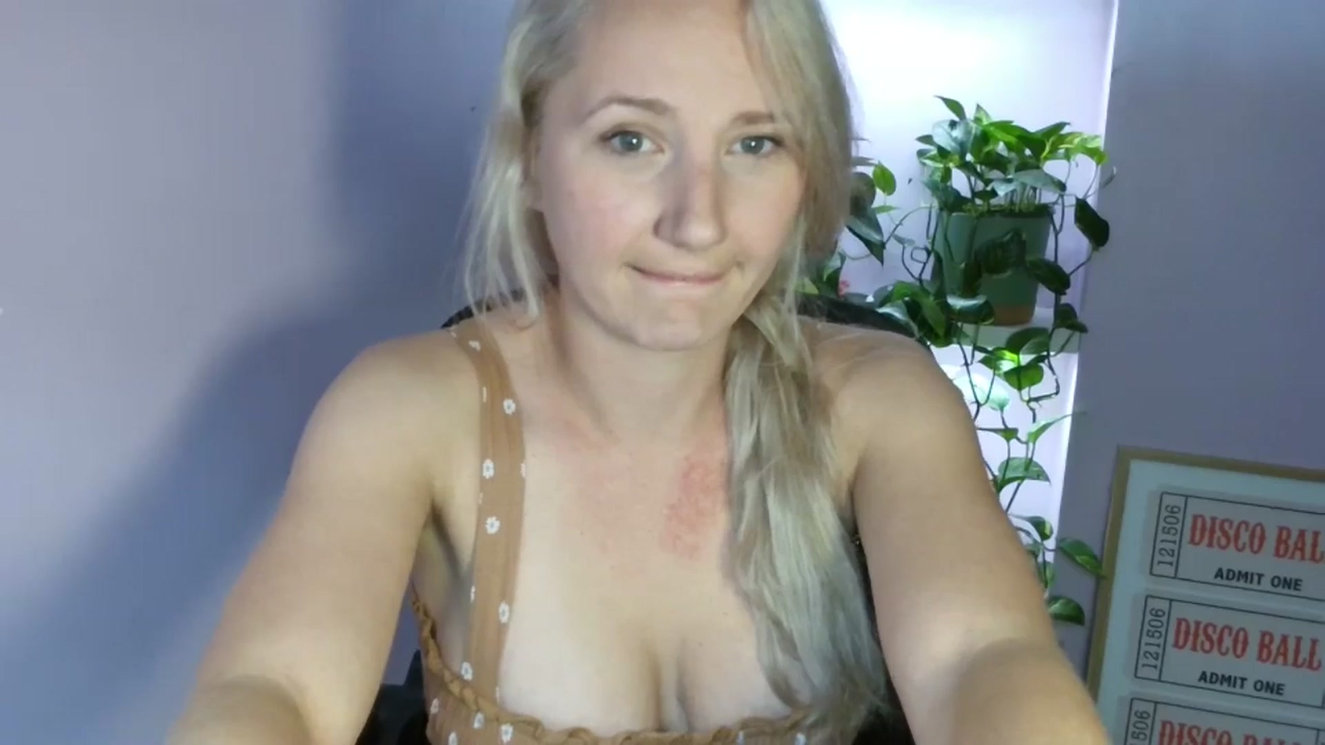 Gallery image thumbnail from EmmaHaze's myfreecams stream on, 10/26/2025, 04:44 image 9 of 20