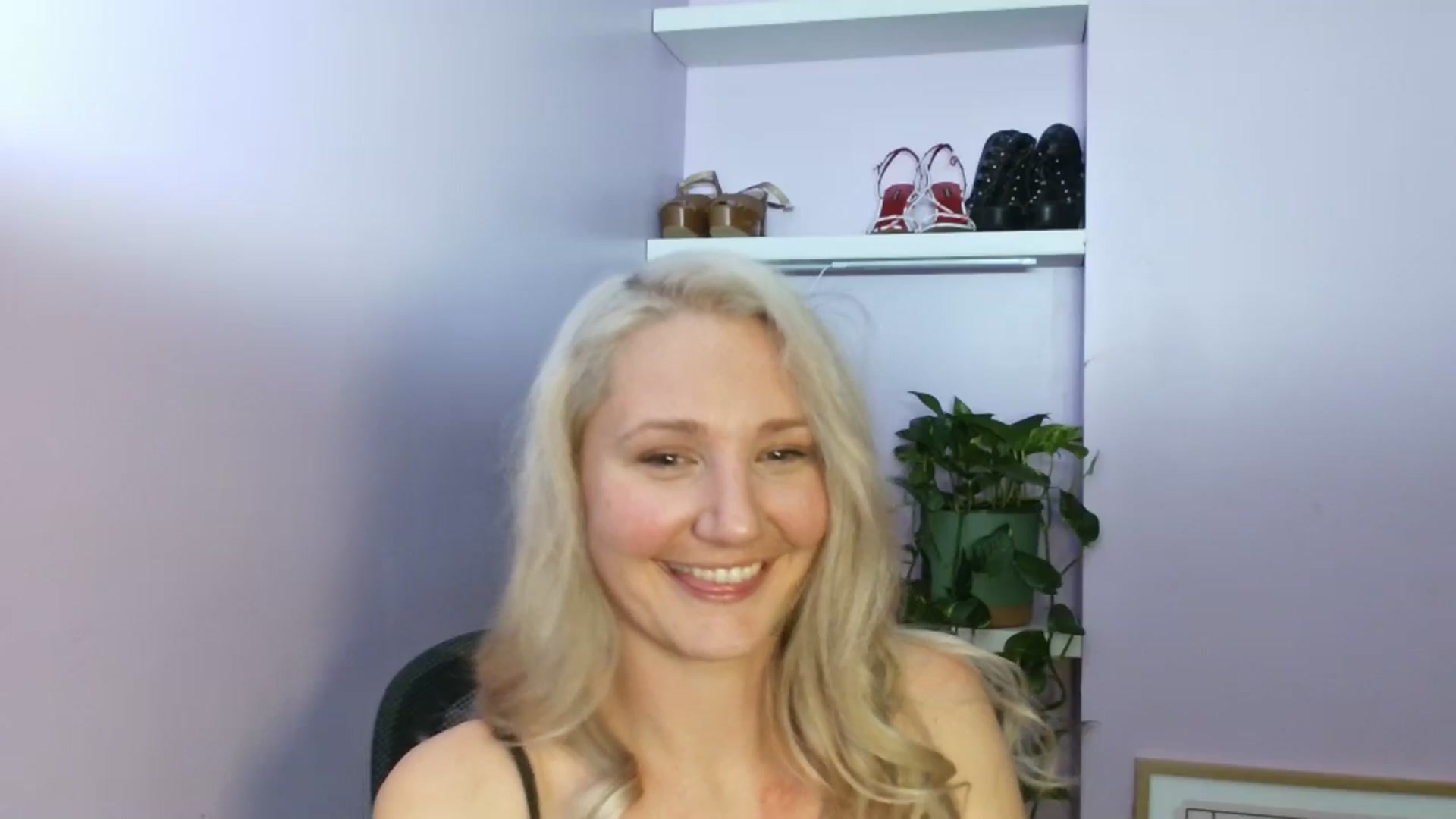 Gallery image thumbnail from EmmaHaze's myfreecams stream on, 10/27/2025, 03:43 image 12 of 20