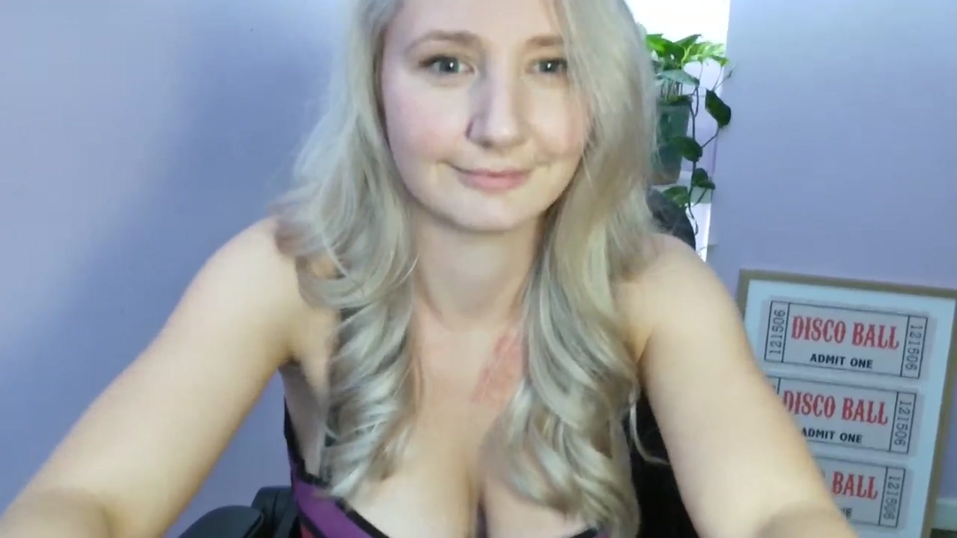 Gallery image thumbnail from EmmaHaze's myfreecams stream on, 10/27/2025, 05:35 image 11 of 20