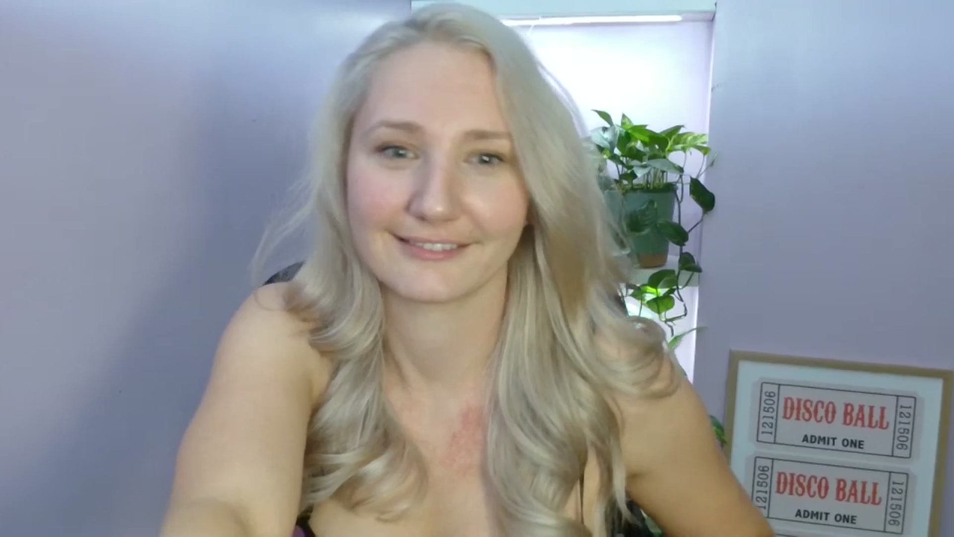 Gallery image thumbnail from EmmaHaze's myfreecams stream on, 10/27/2025, 05:35 image 12 of 20